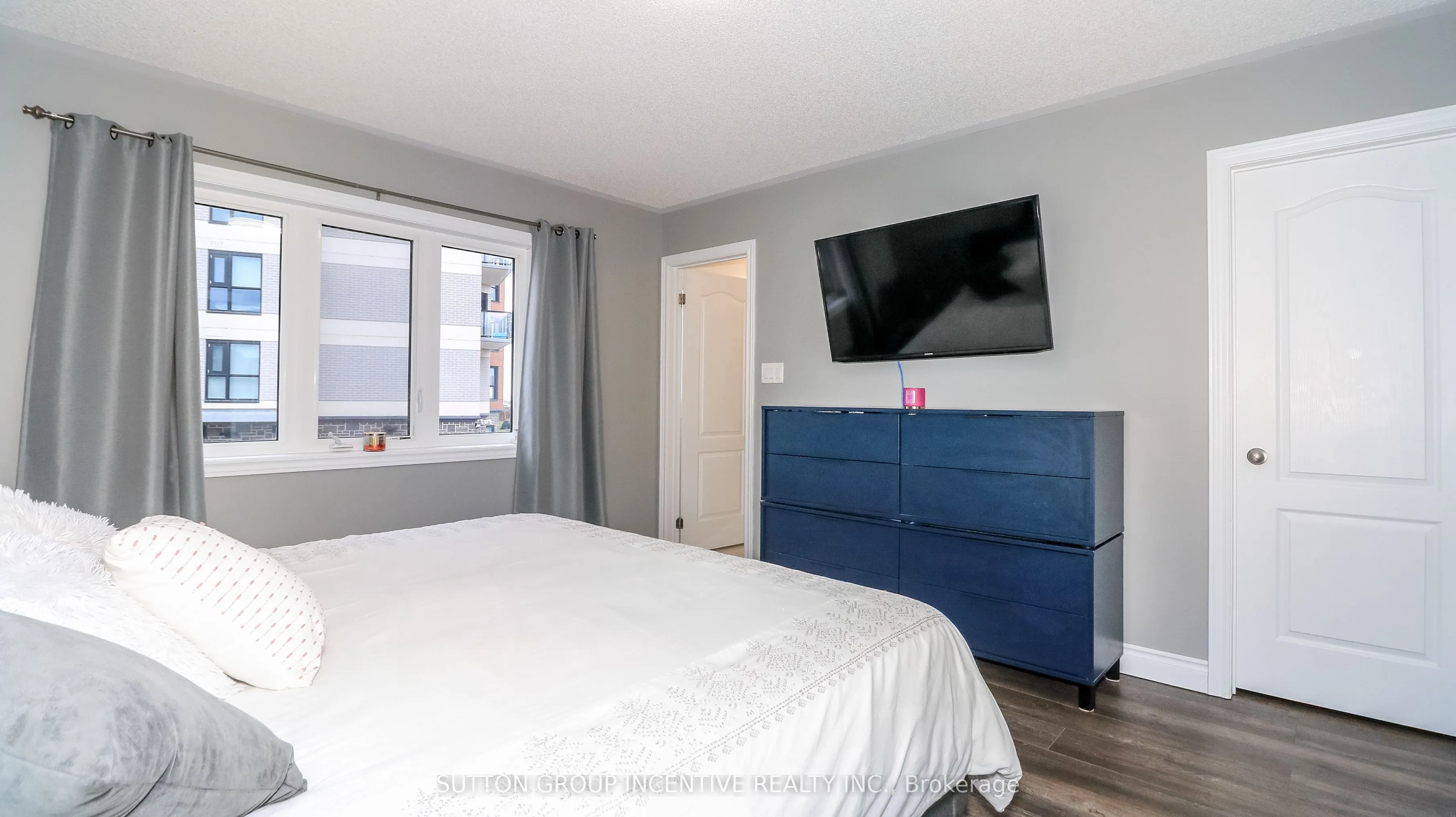 52 Snelgrove Crescent