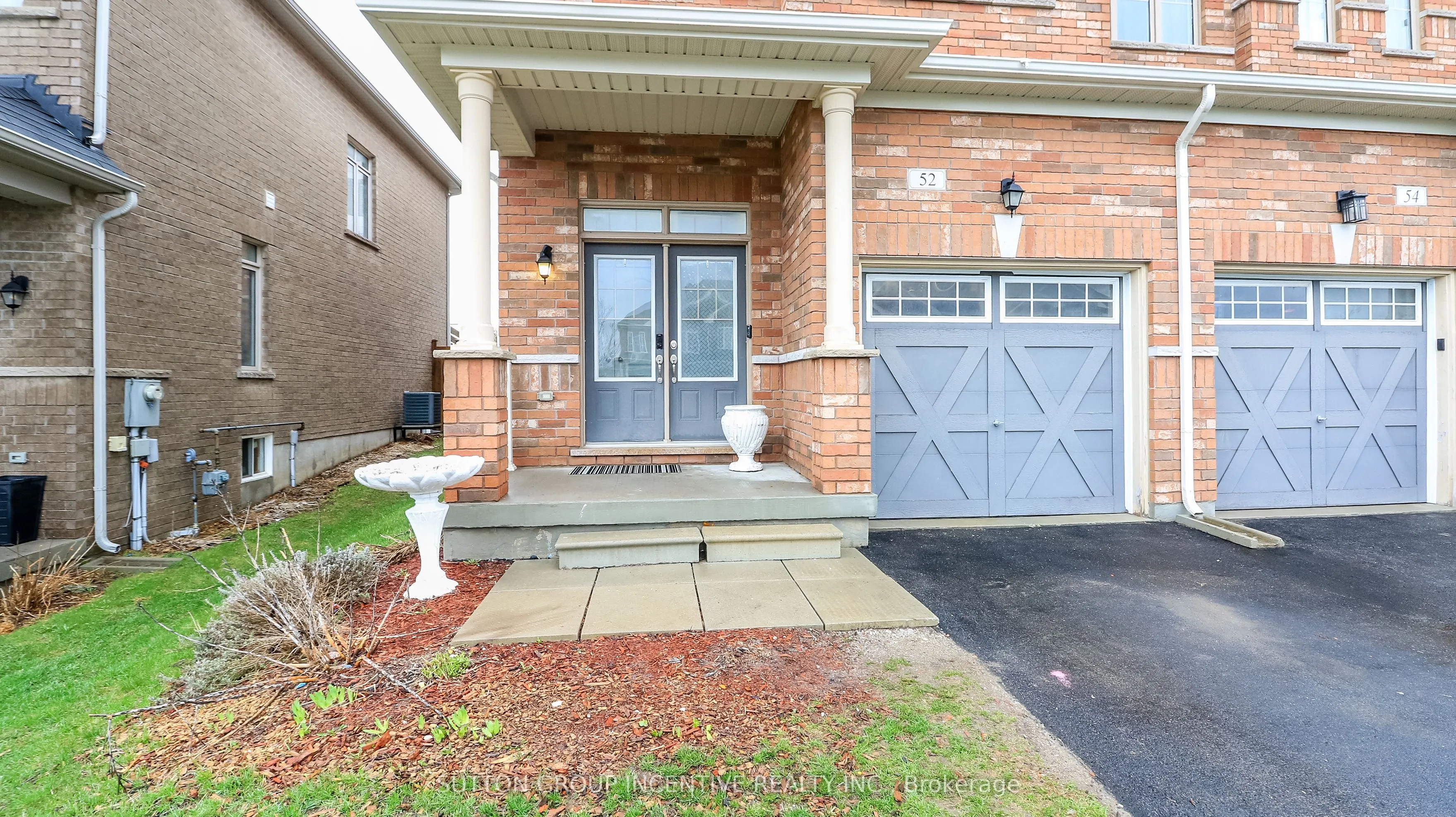 52 Snelgrove Crescent