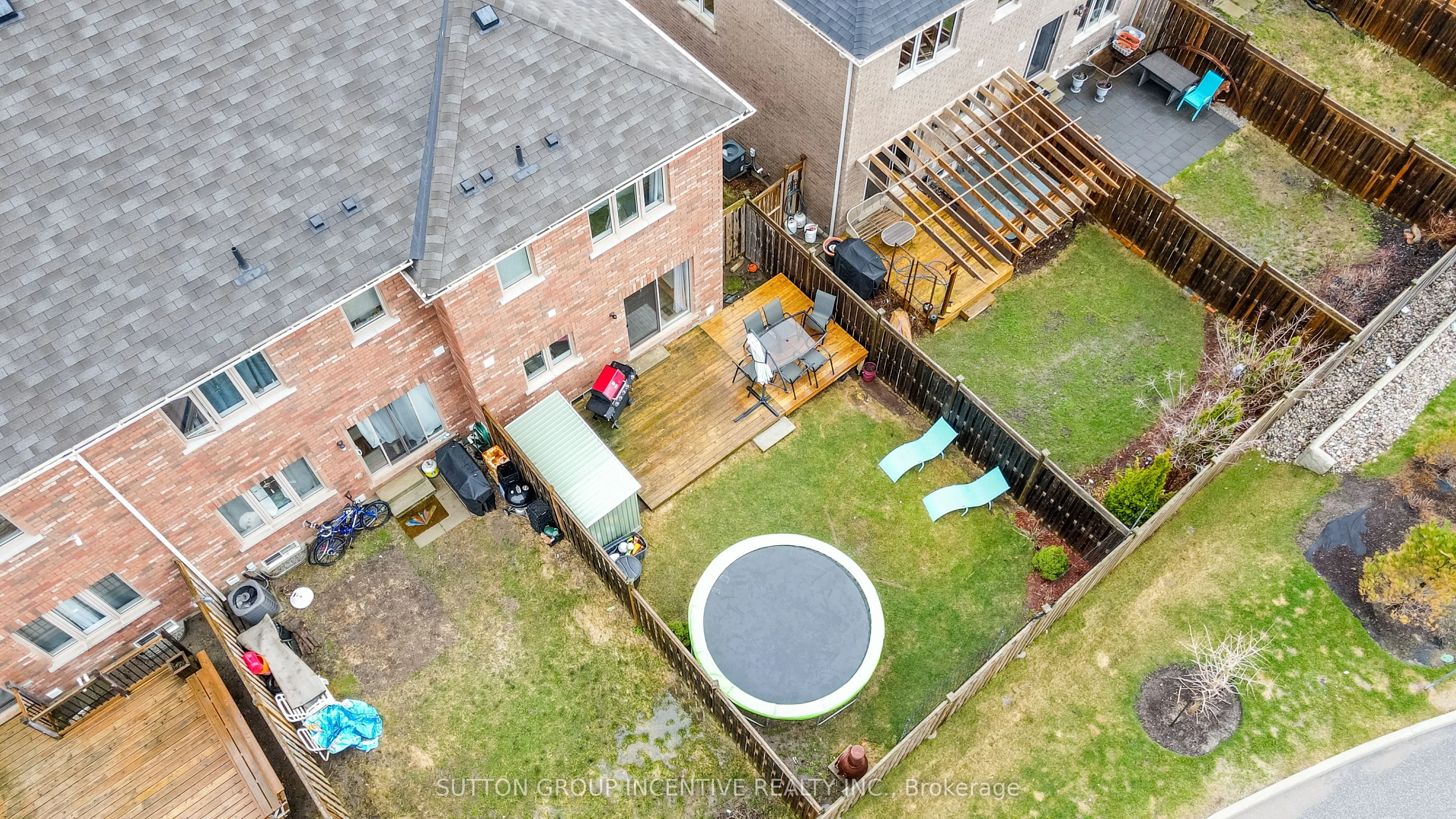 52 Snelgrove Crescent