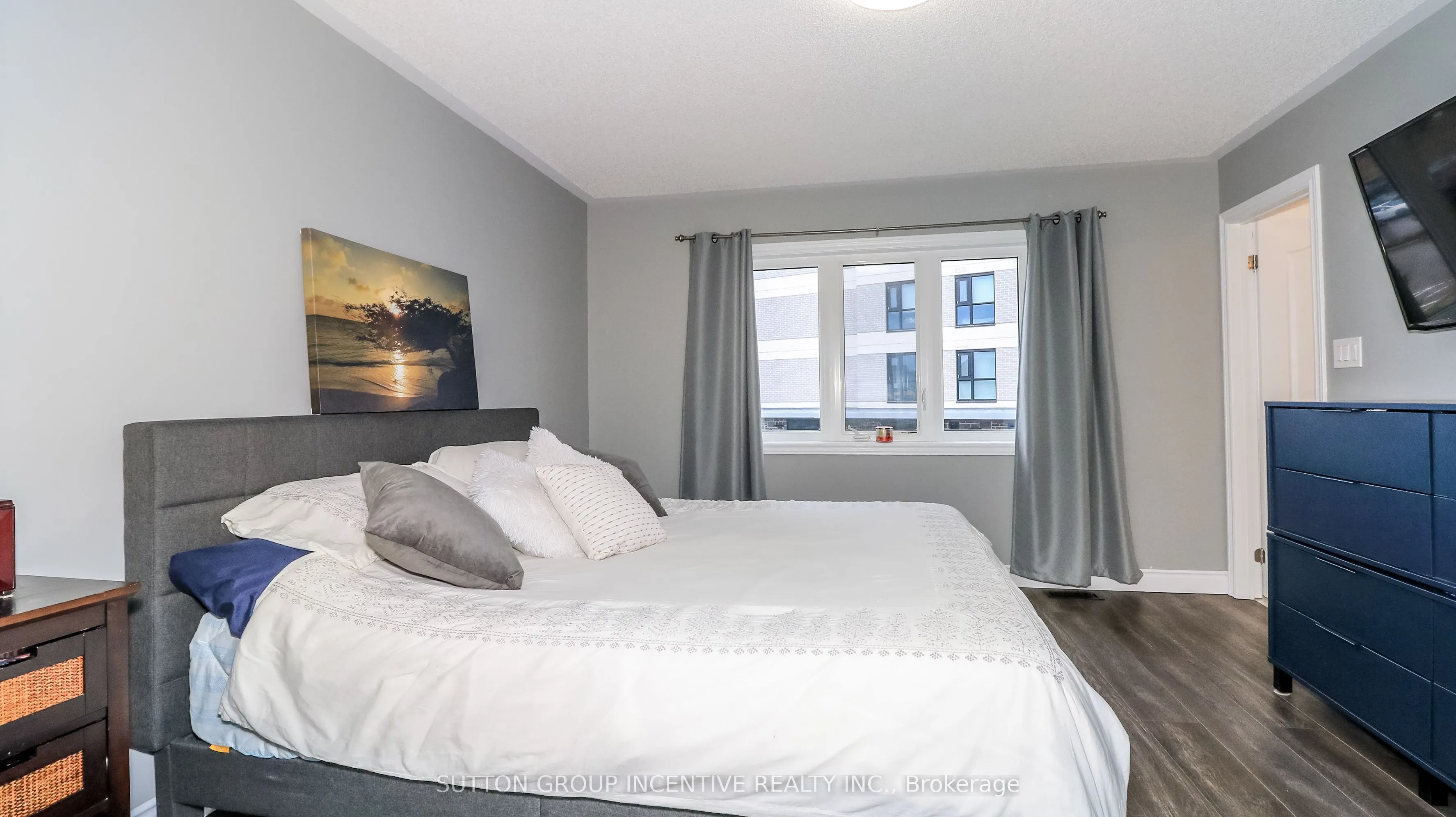 52 Snelgrove Crescent