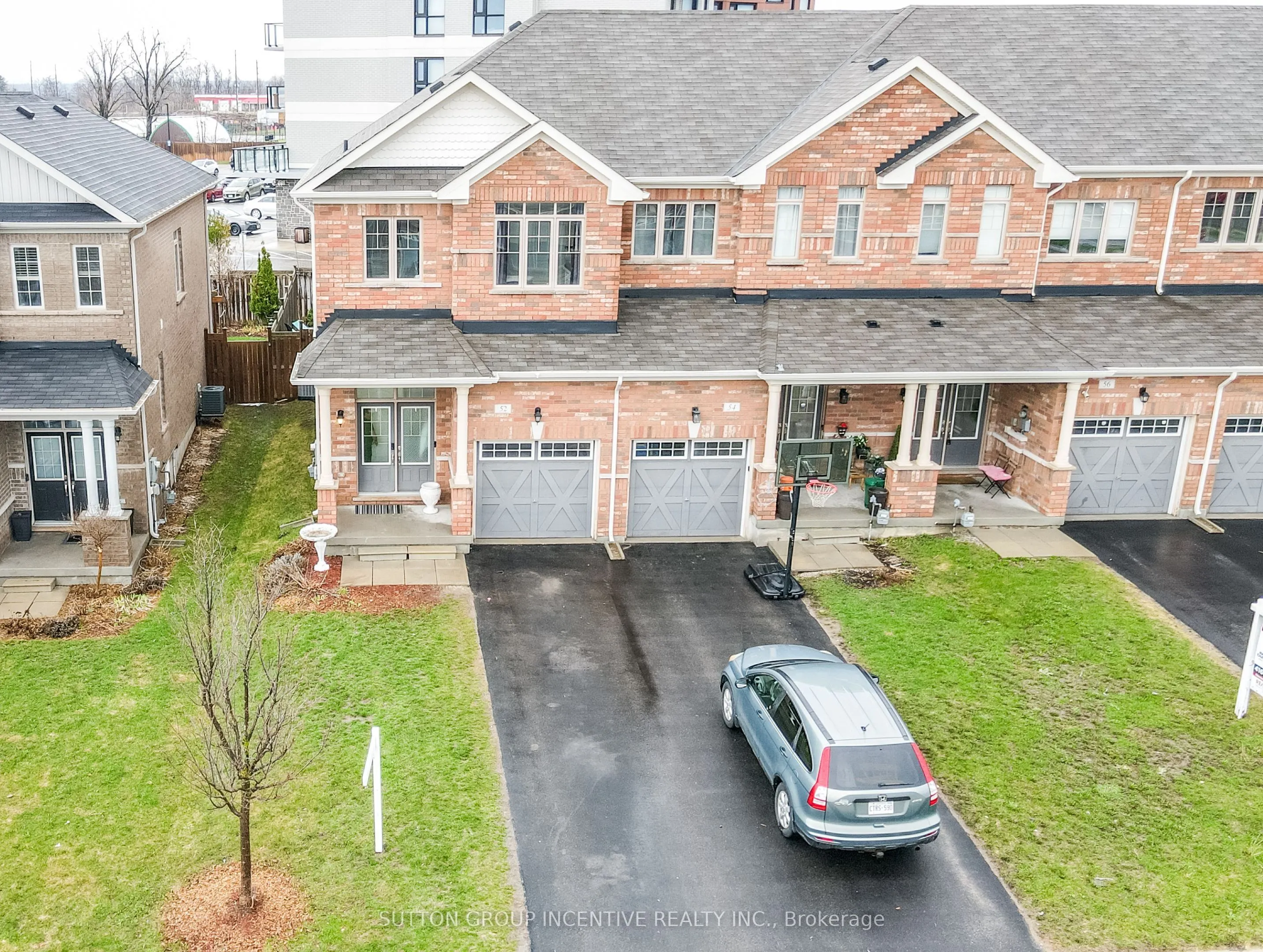 52 Snelgrove Crescent