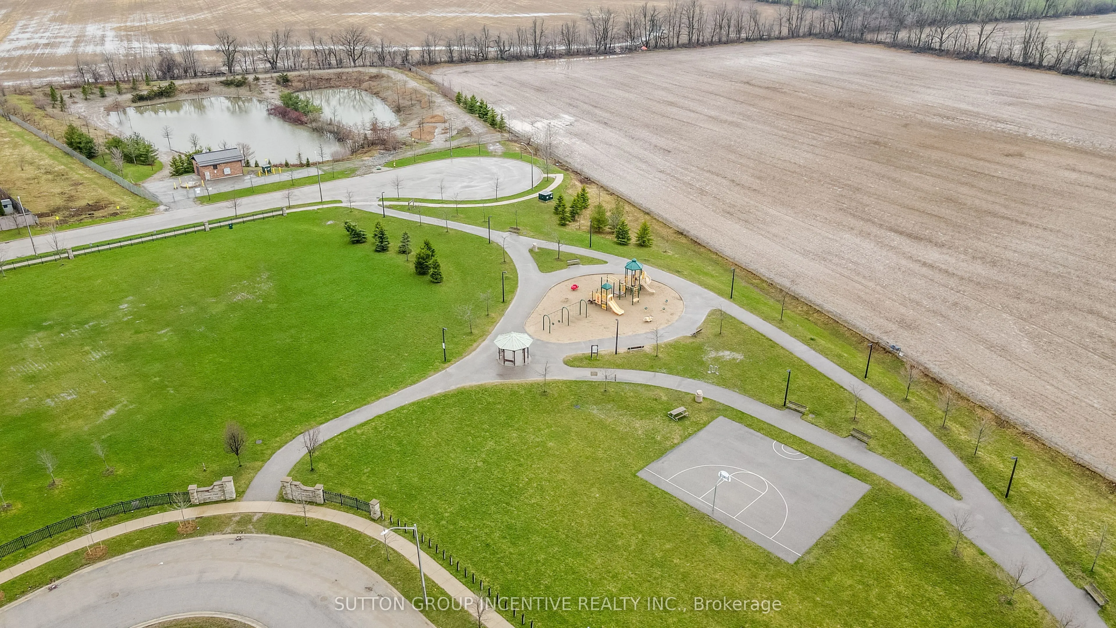 52 Snelgrove Crescent