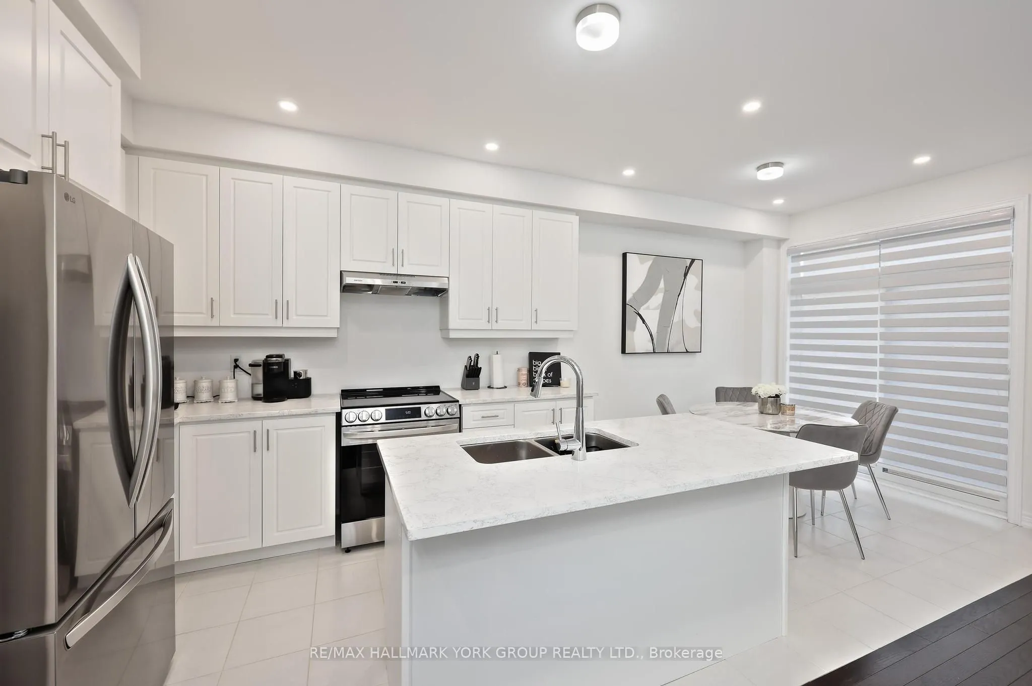145 Fenchurch Manor
