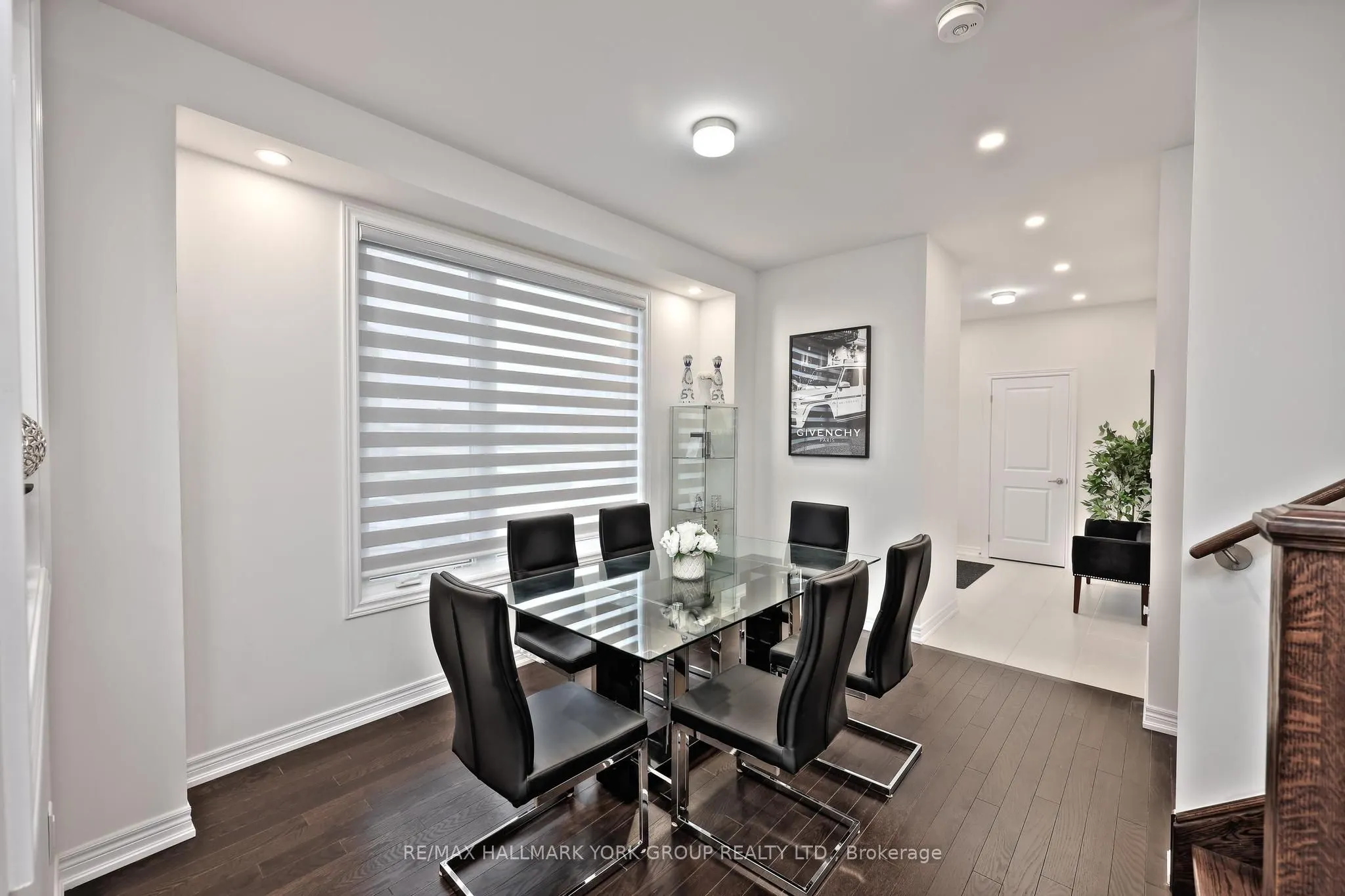 145 Fenchurch Manor