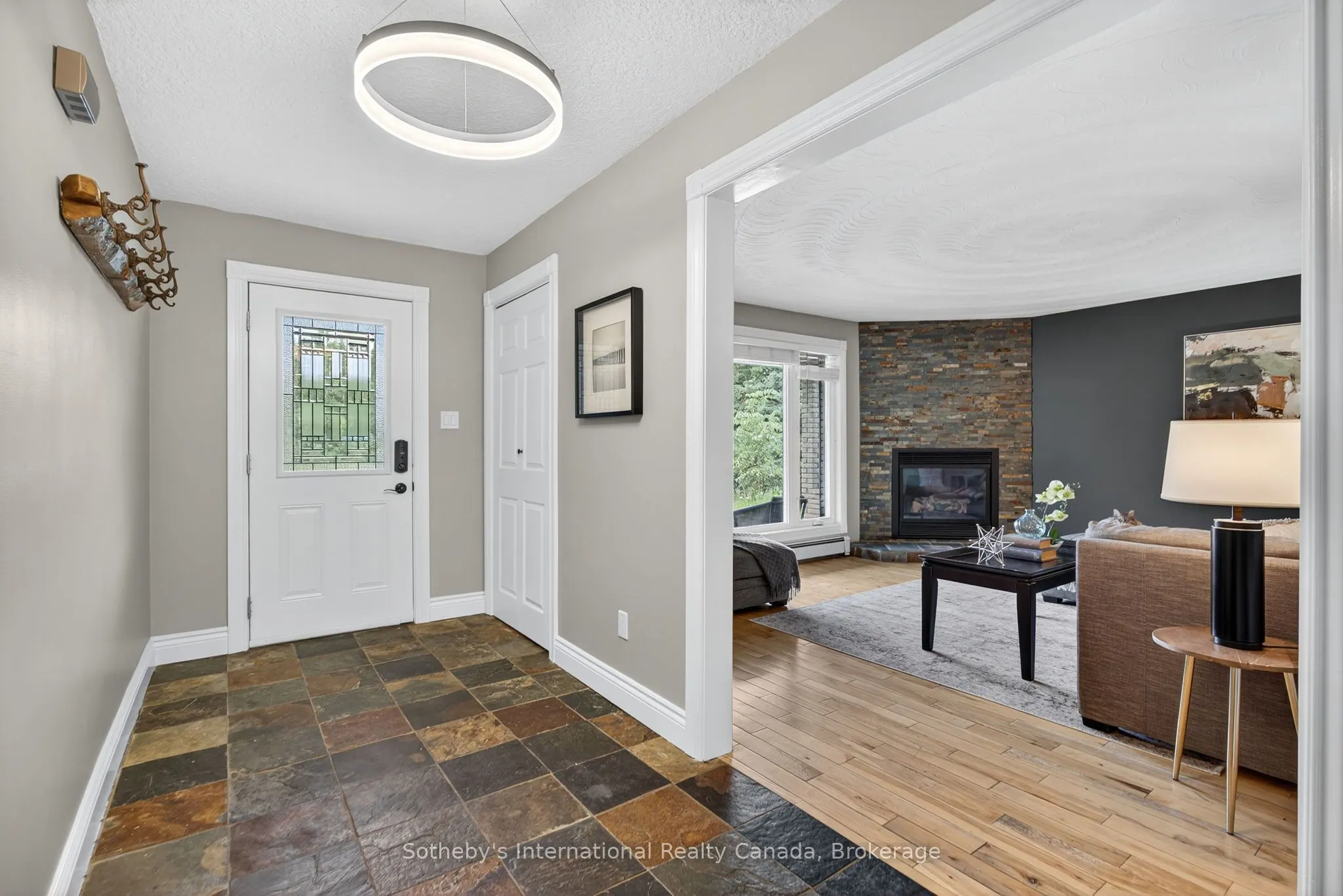 79 Caroline Street W