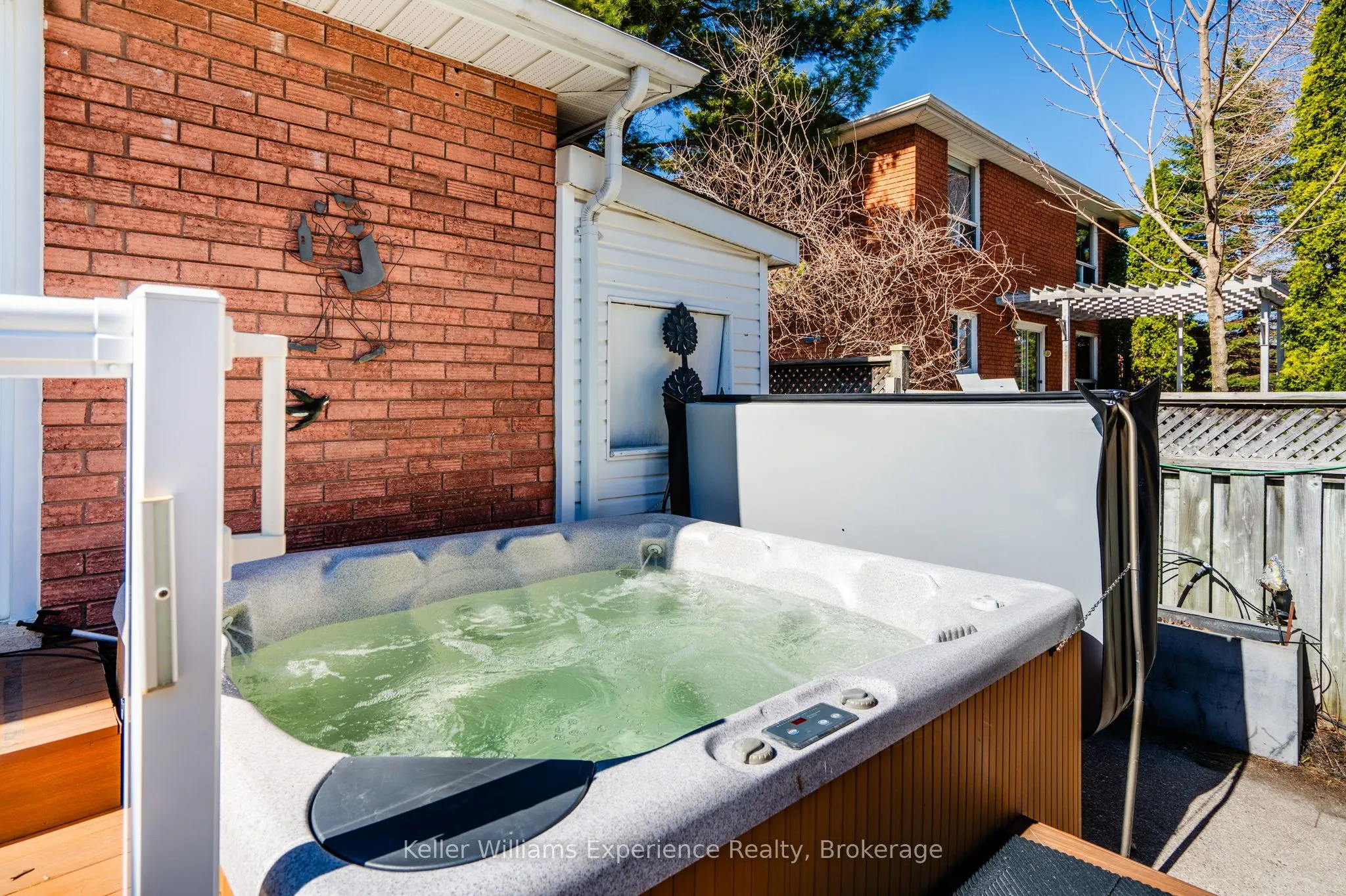 933 Playfair Road