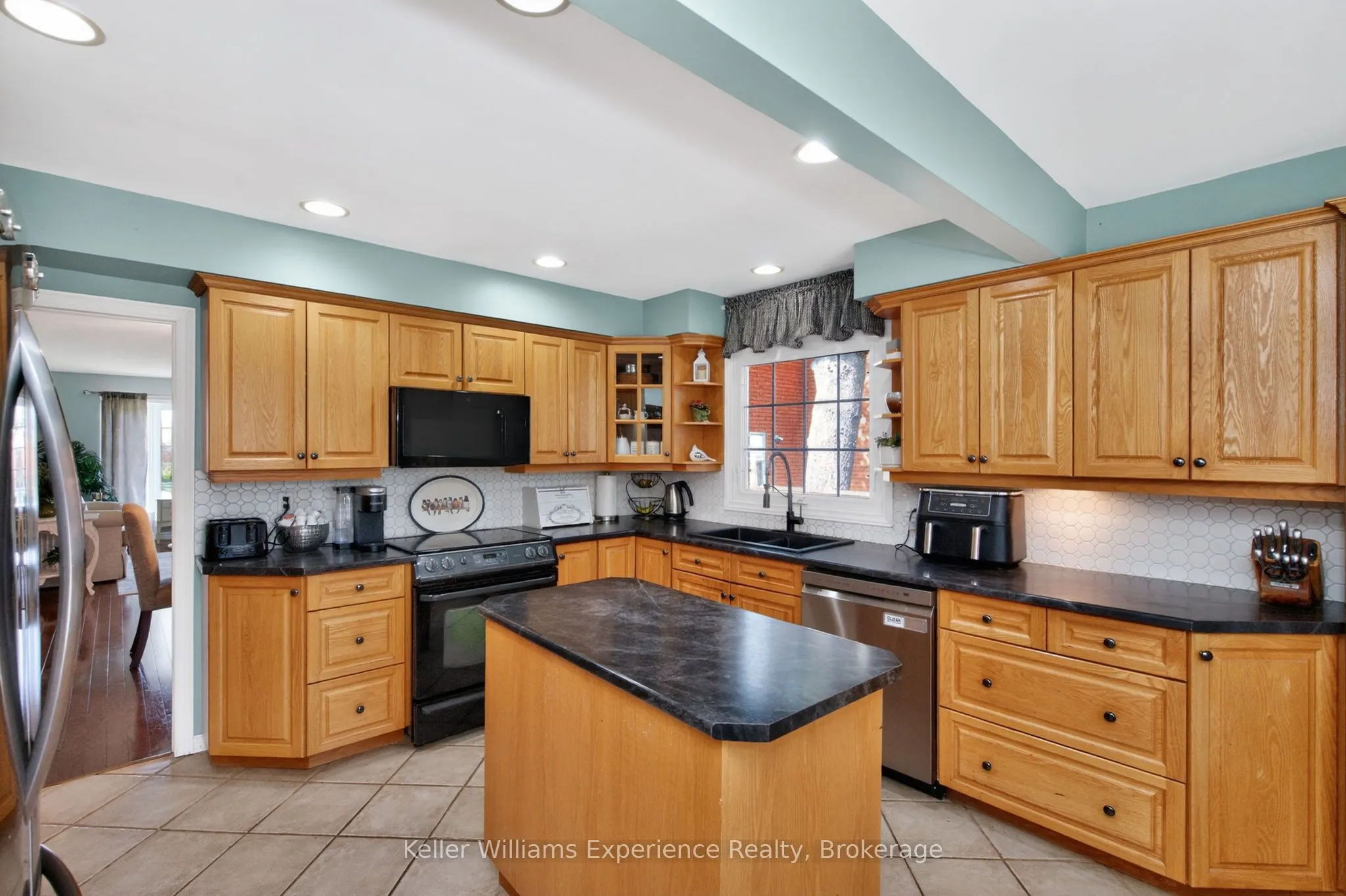 933 Playfair Road