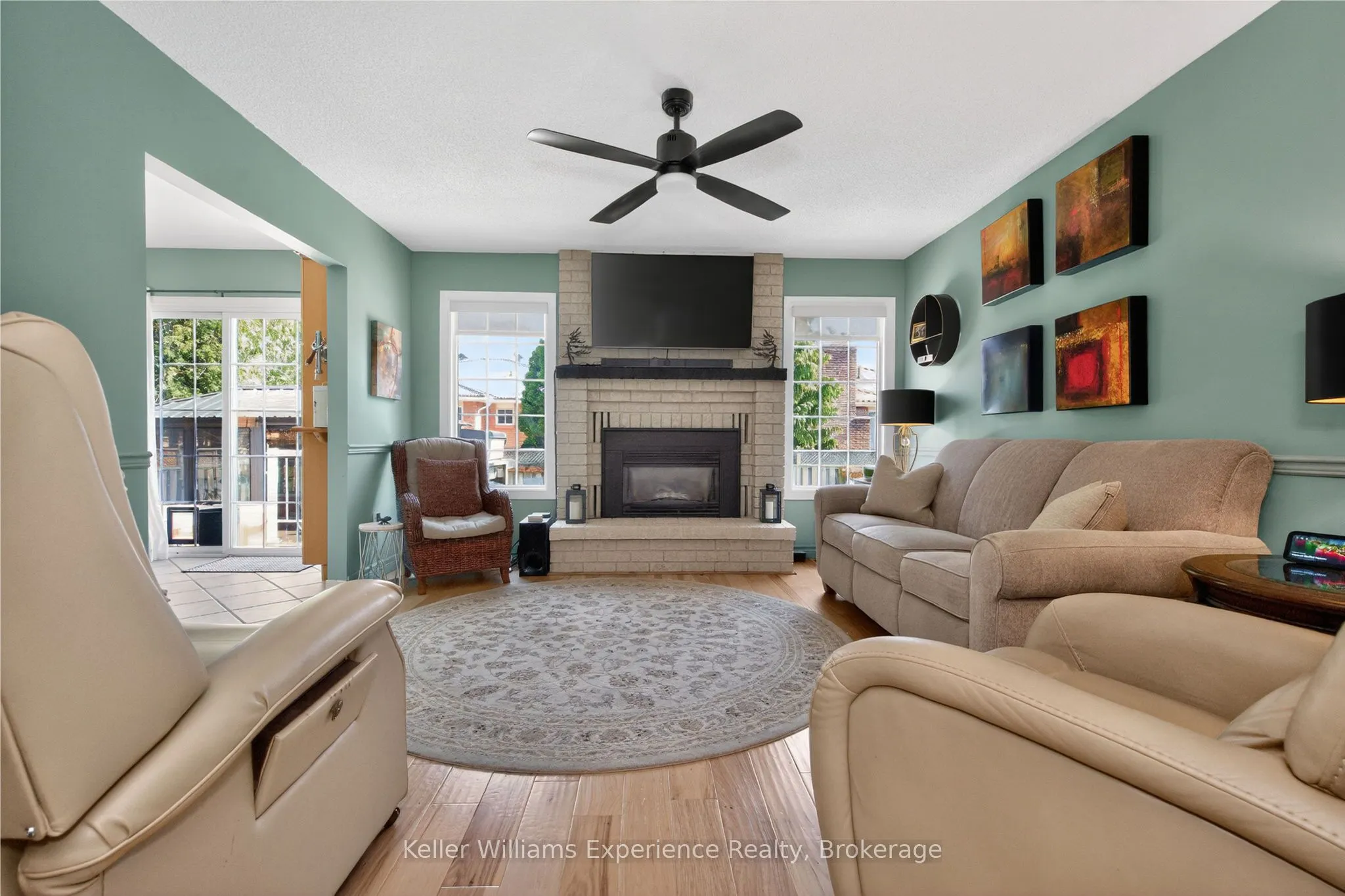 933 Playfair Road