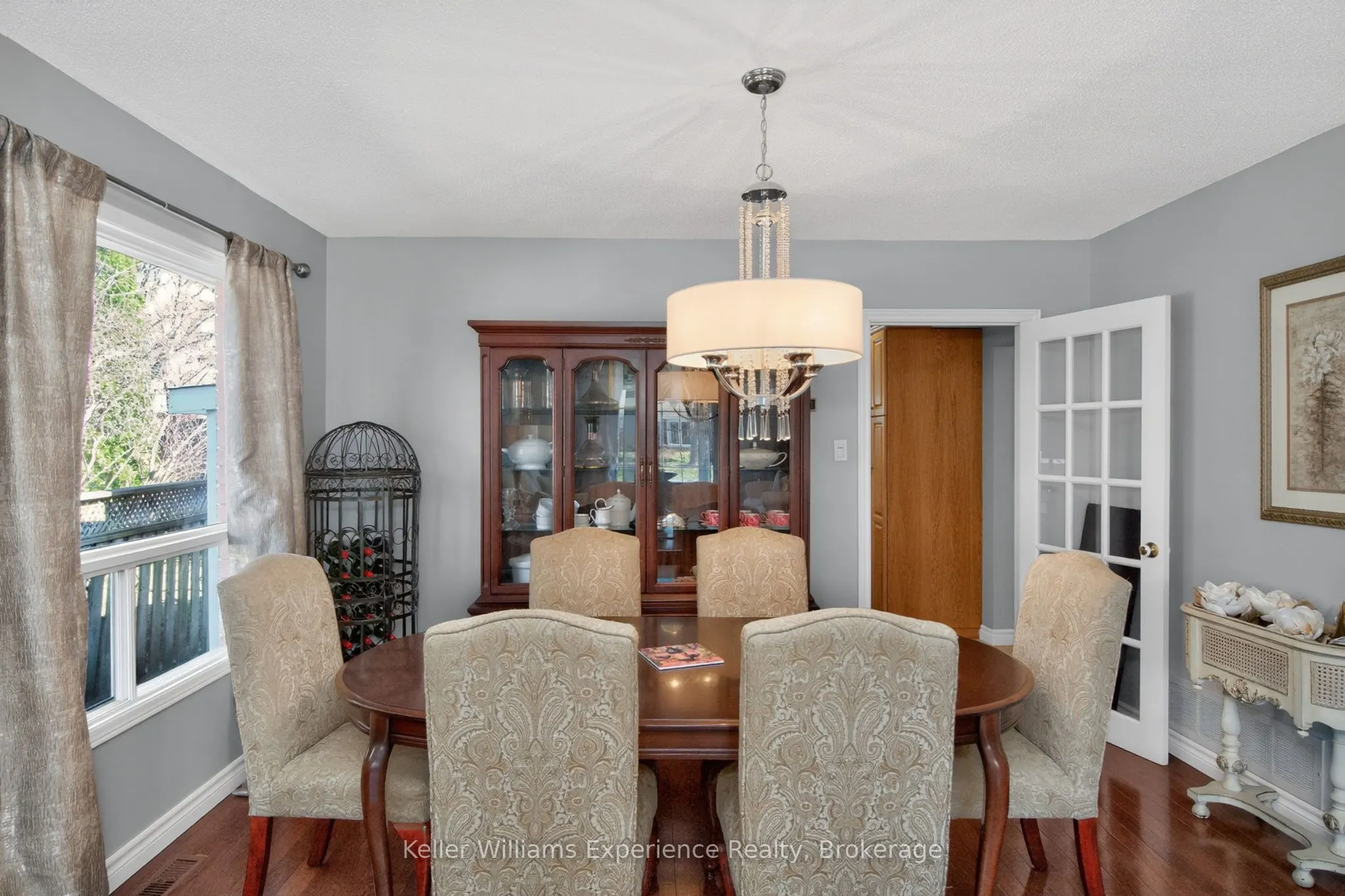 933 Playfair Road