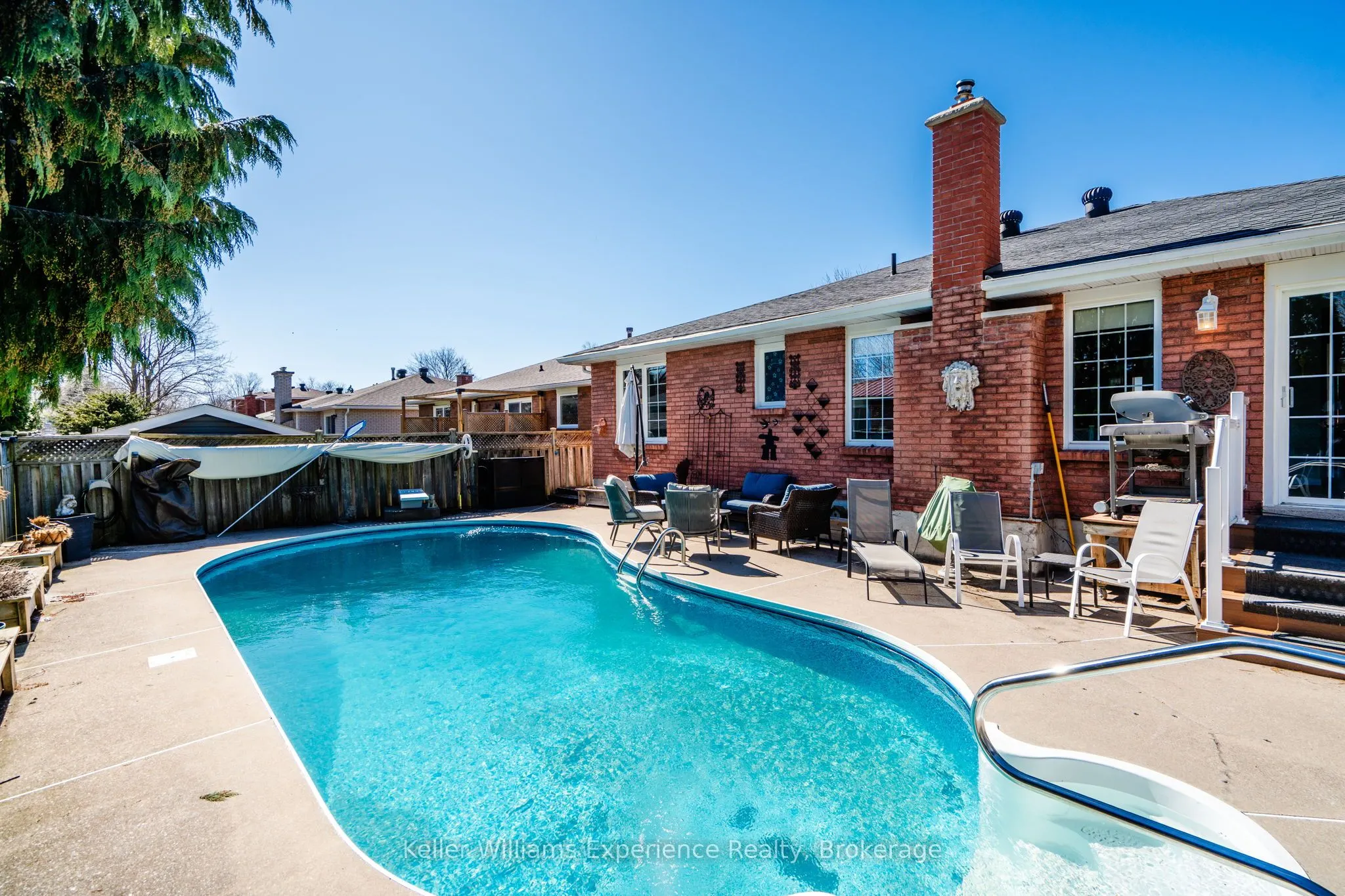 933 Playfair Road