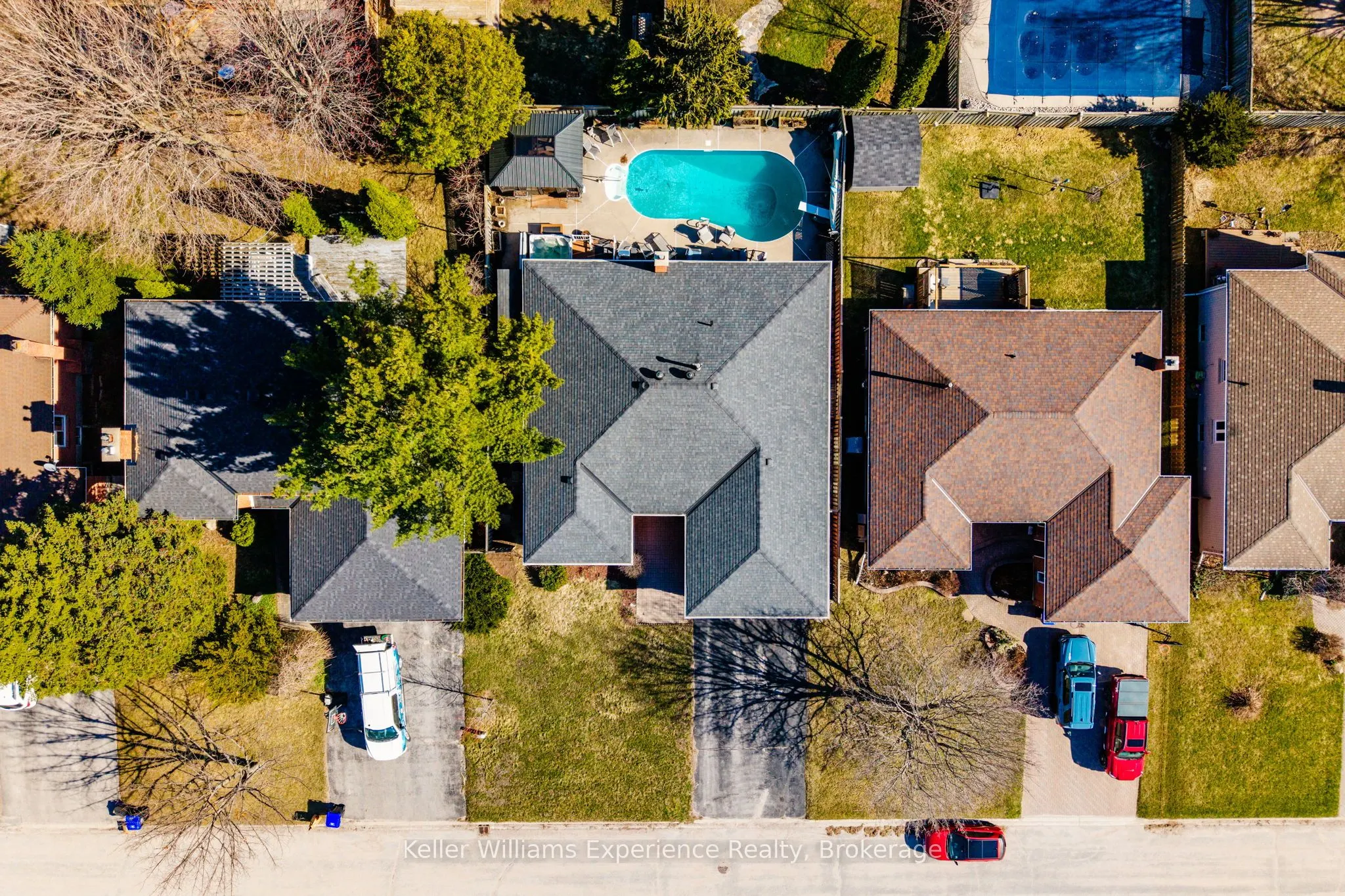 933 Playfair Road