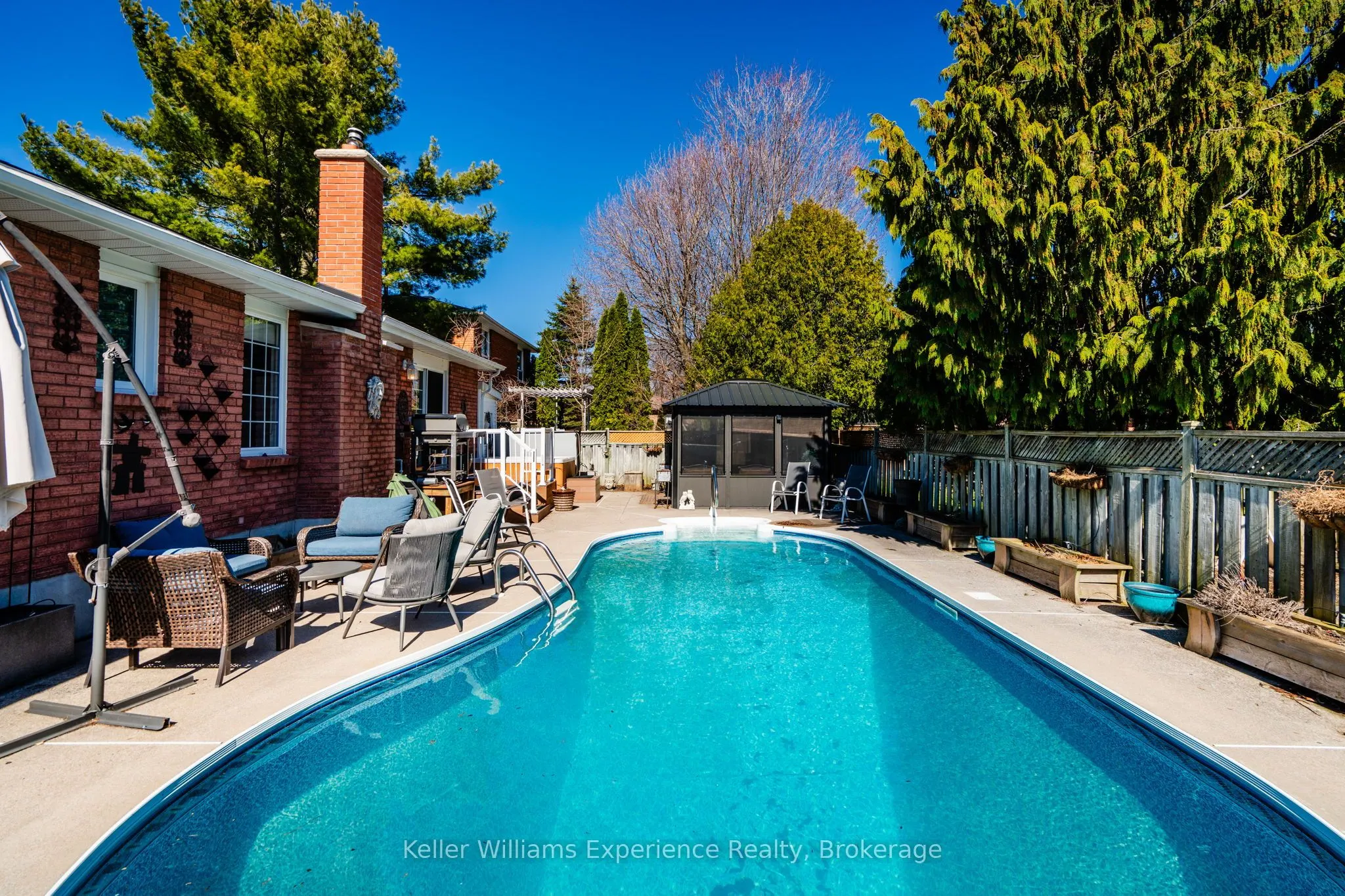 933 Playfair Road