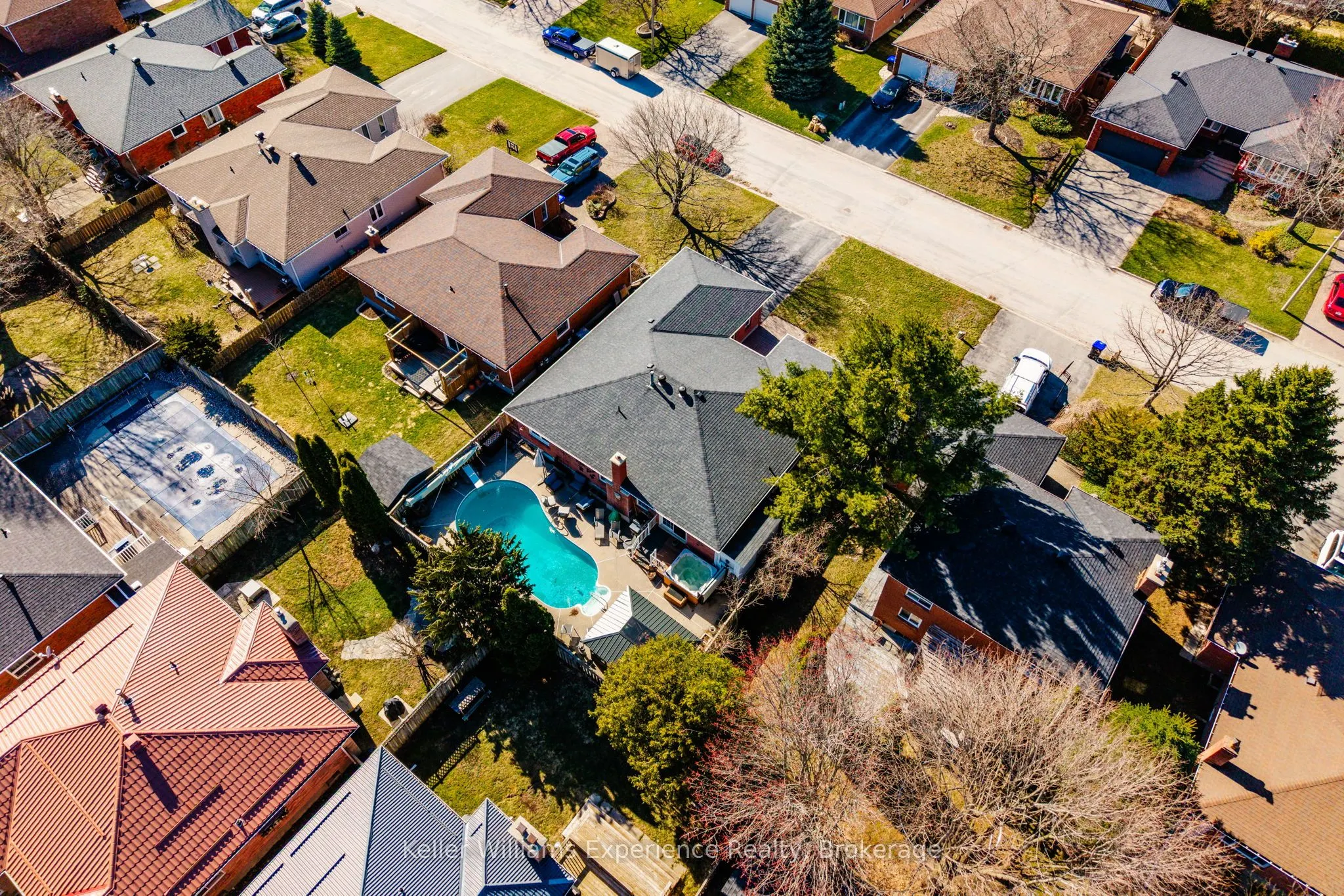 933 Playfair Road