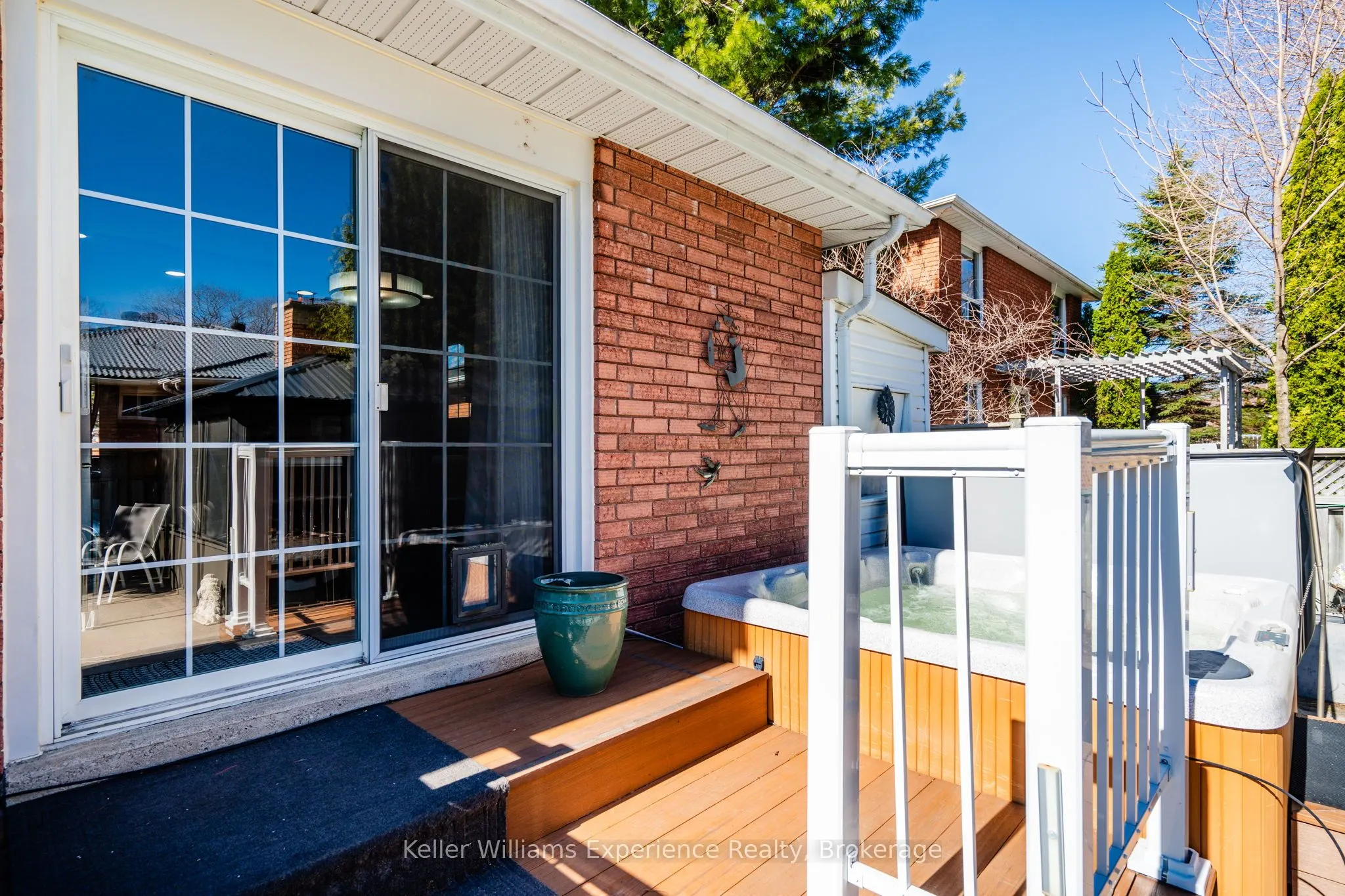 933 Playfair Road