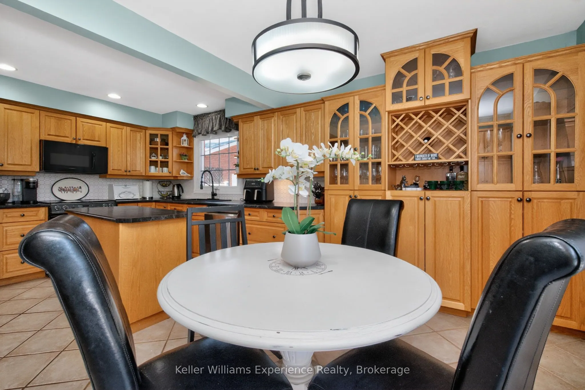 933 Playfair Road