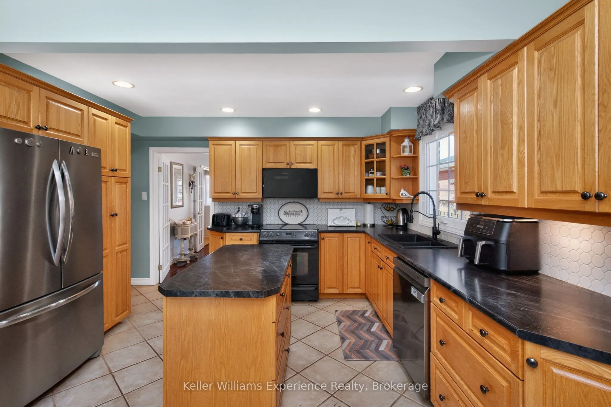 933 Playfair Road