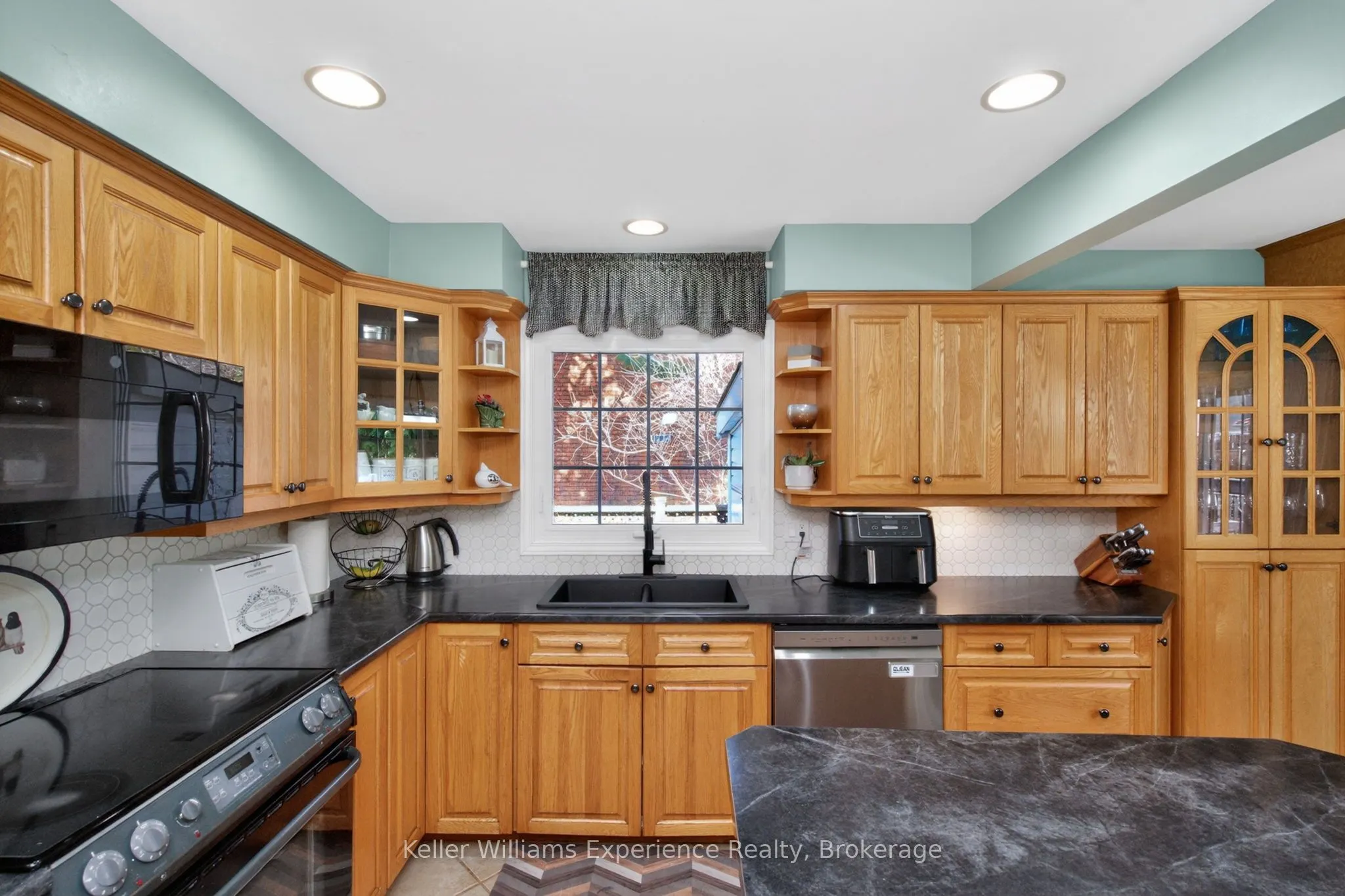 933 Playfair Road