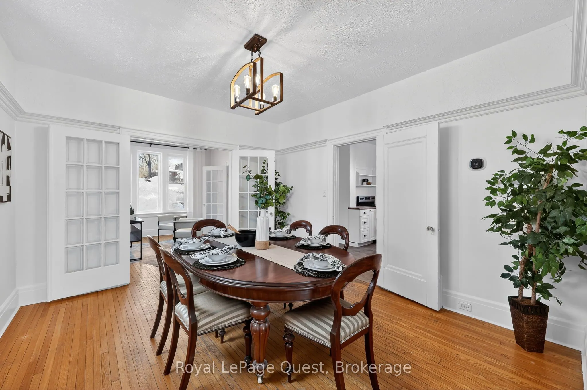 109 Brant Street E