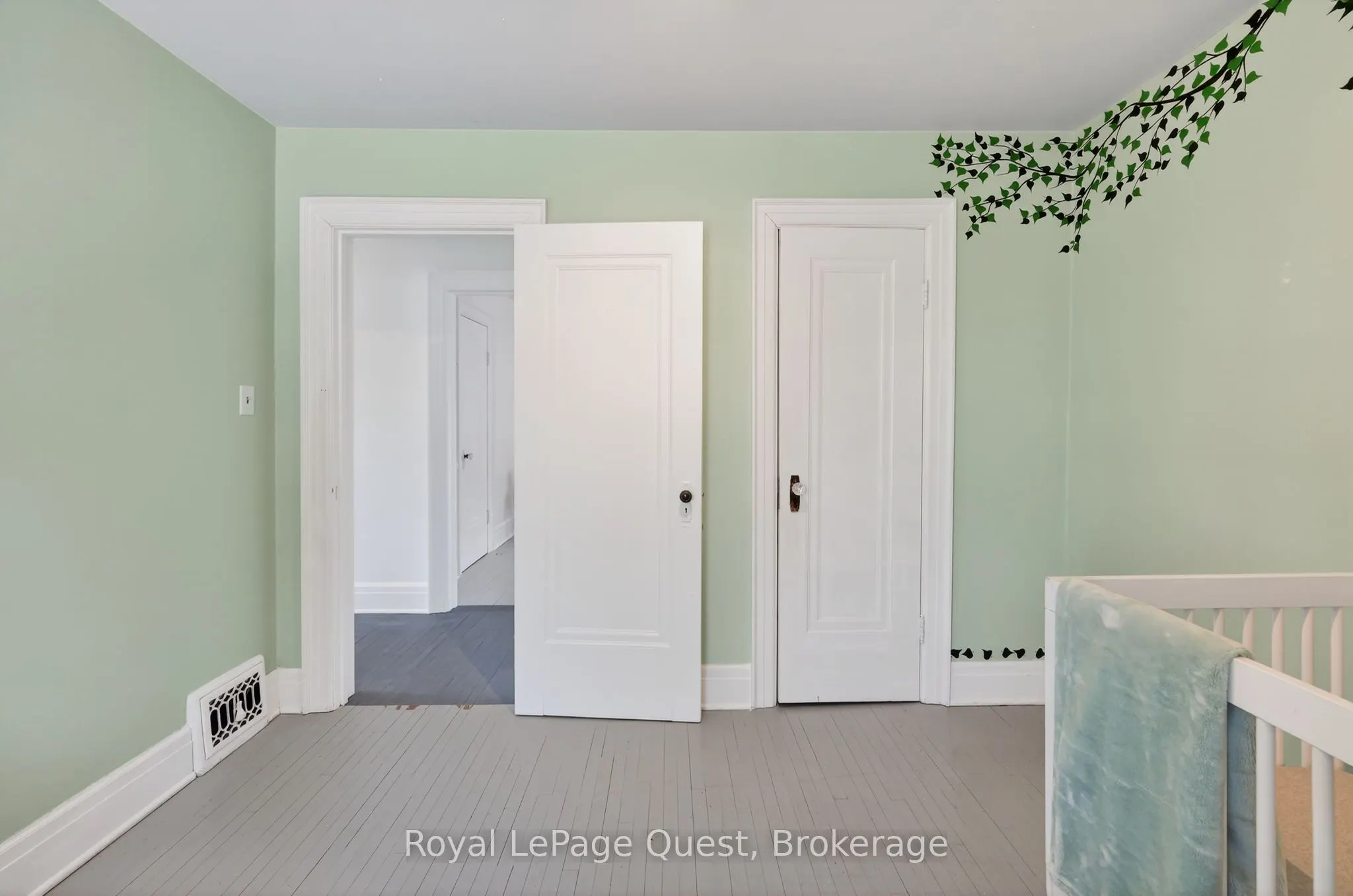 109 Brant Street E
