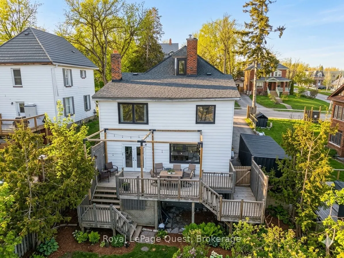 109 Brant Street E
