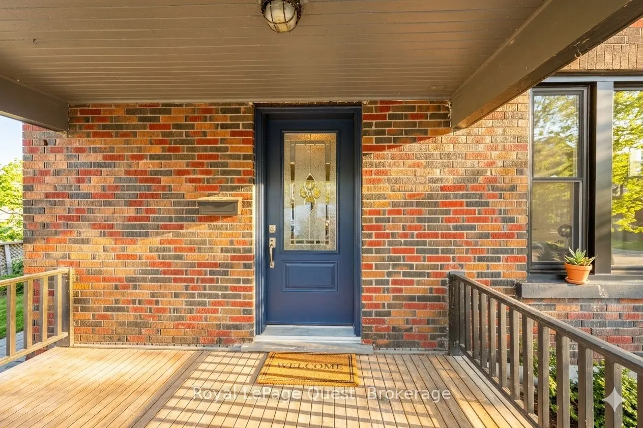 109 Brant Street E