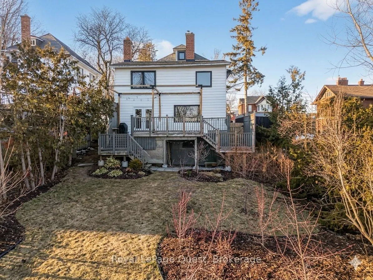 109 Brant Street E