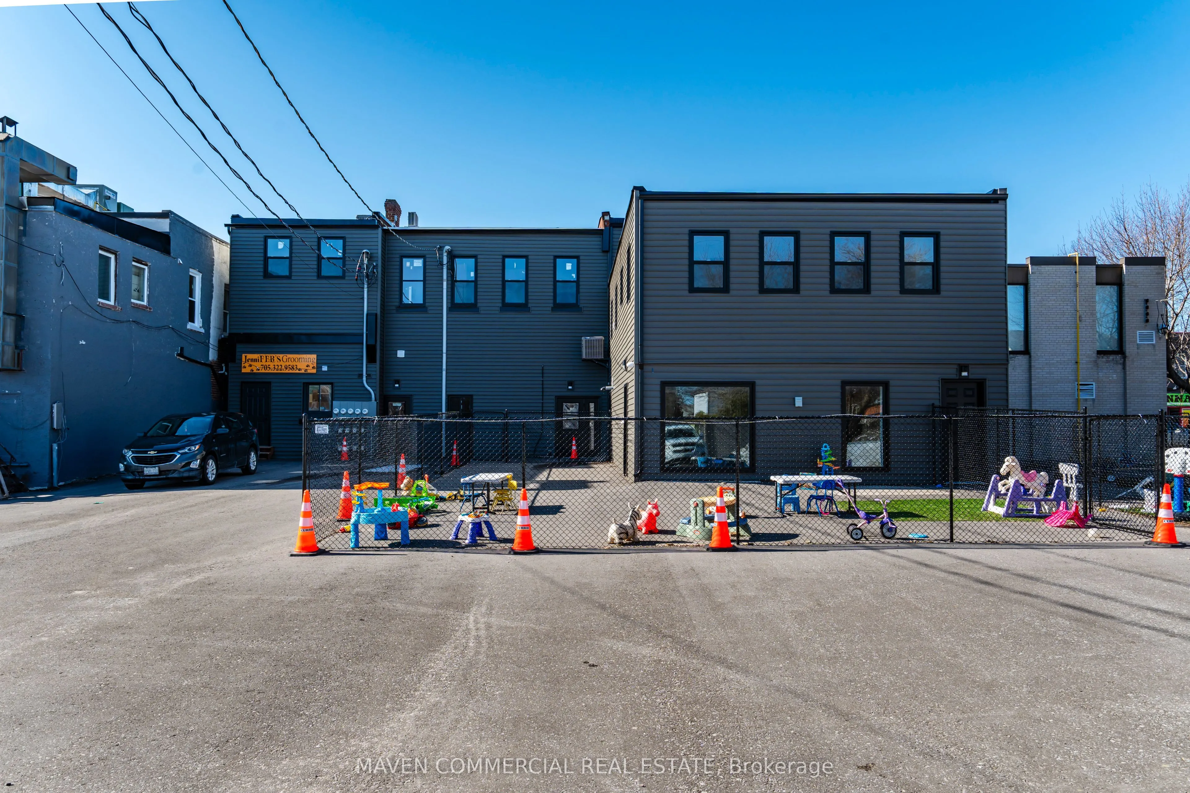9 Queen Street W #105