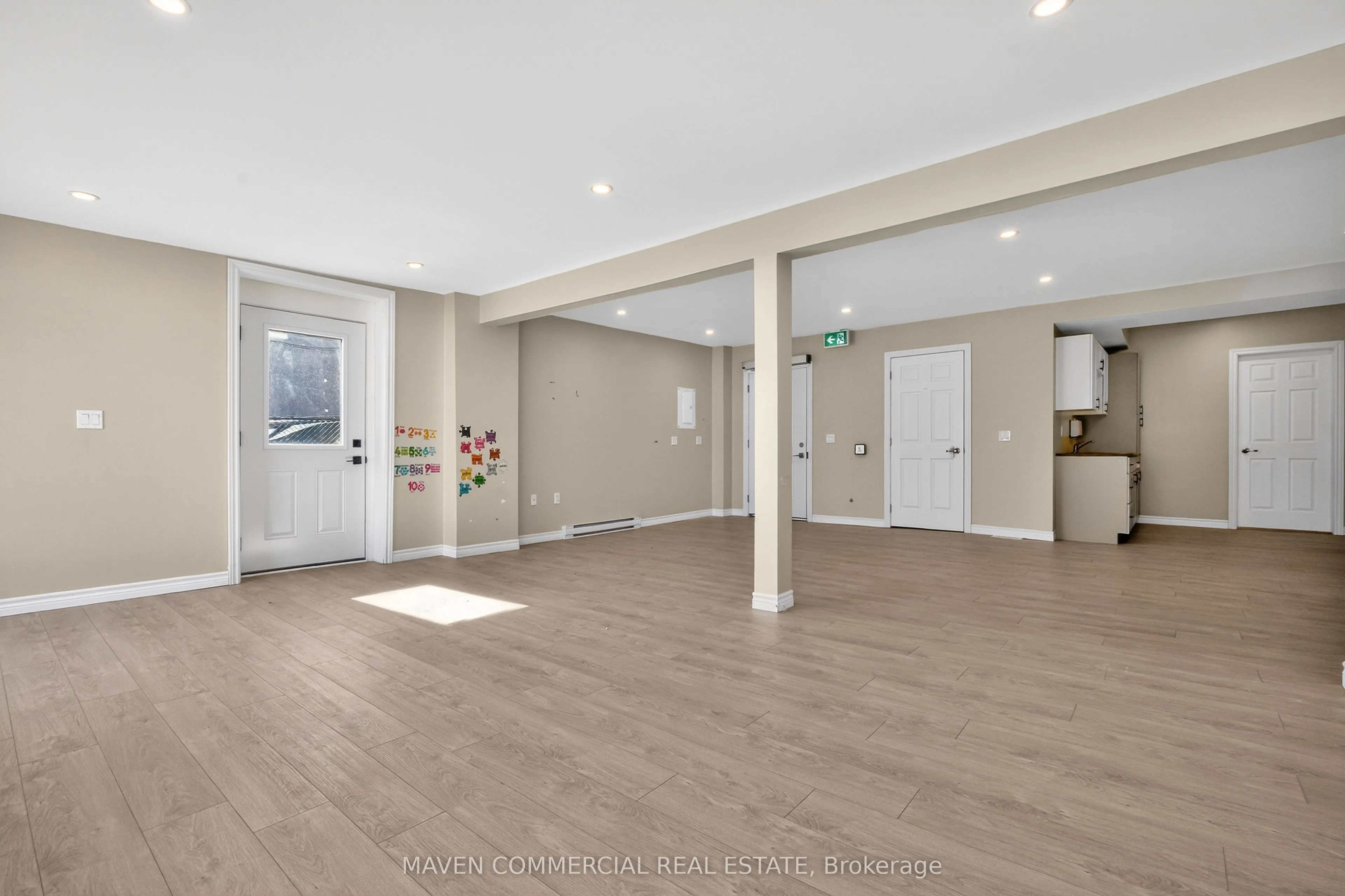 9 Queen Street W #105