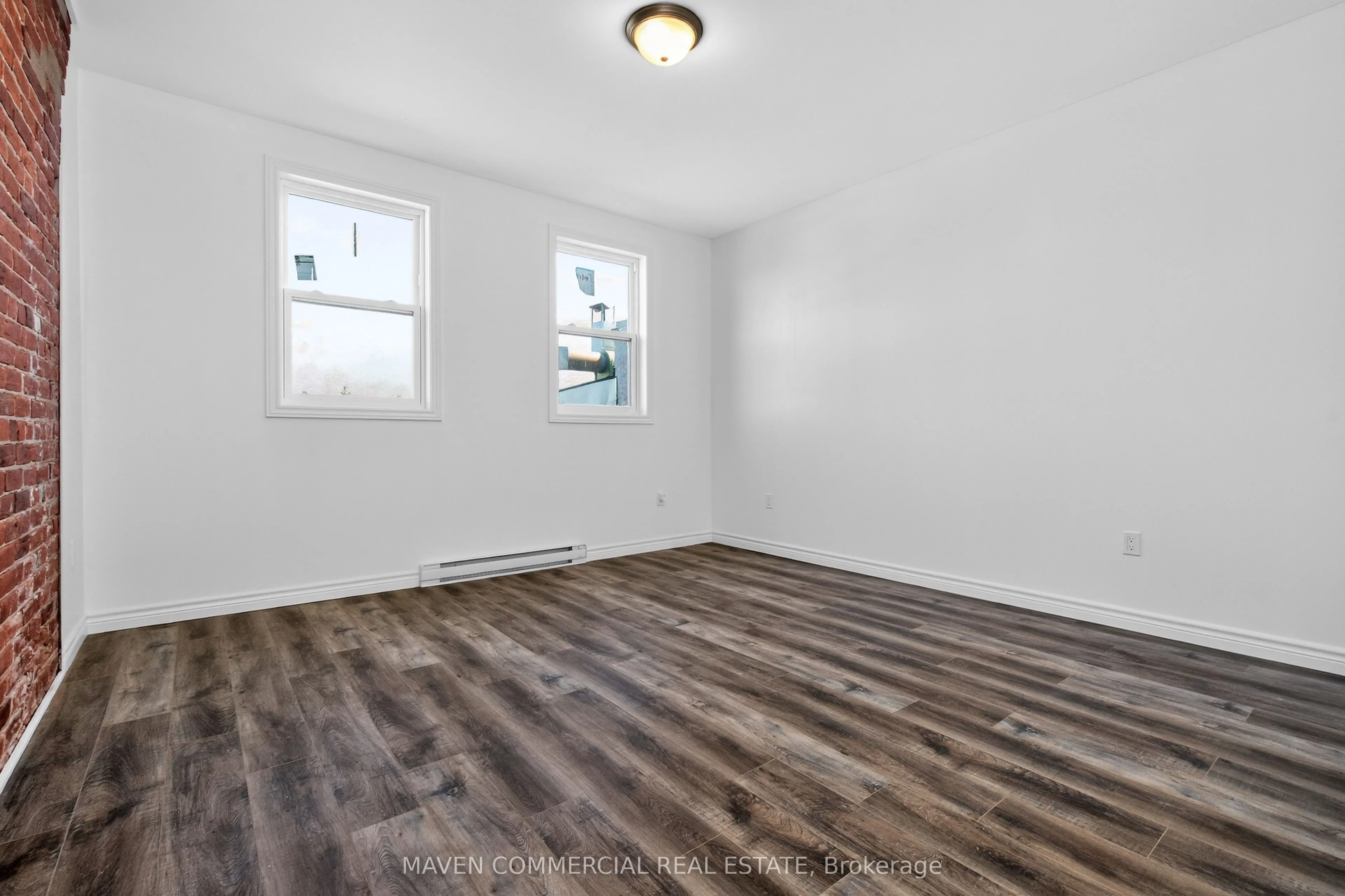 9 Queen Street W