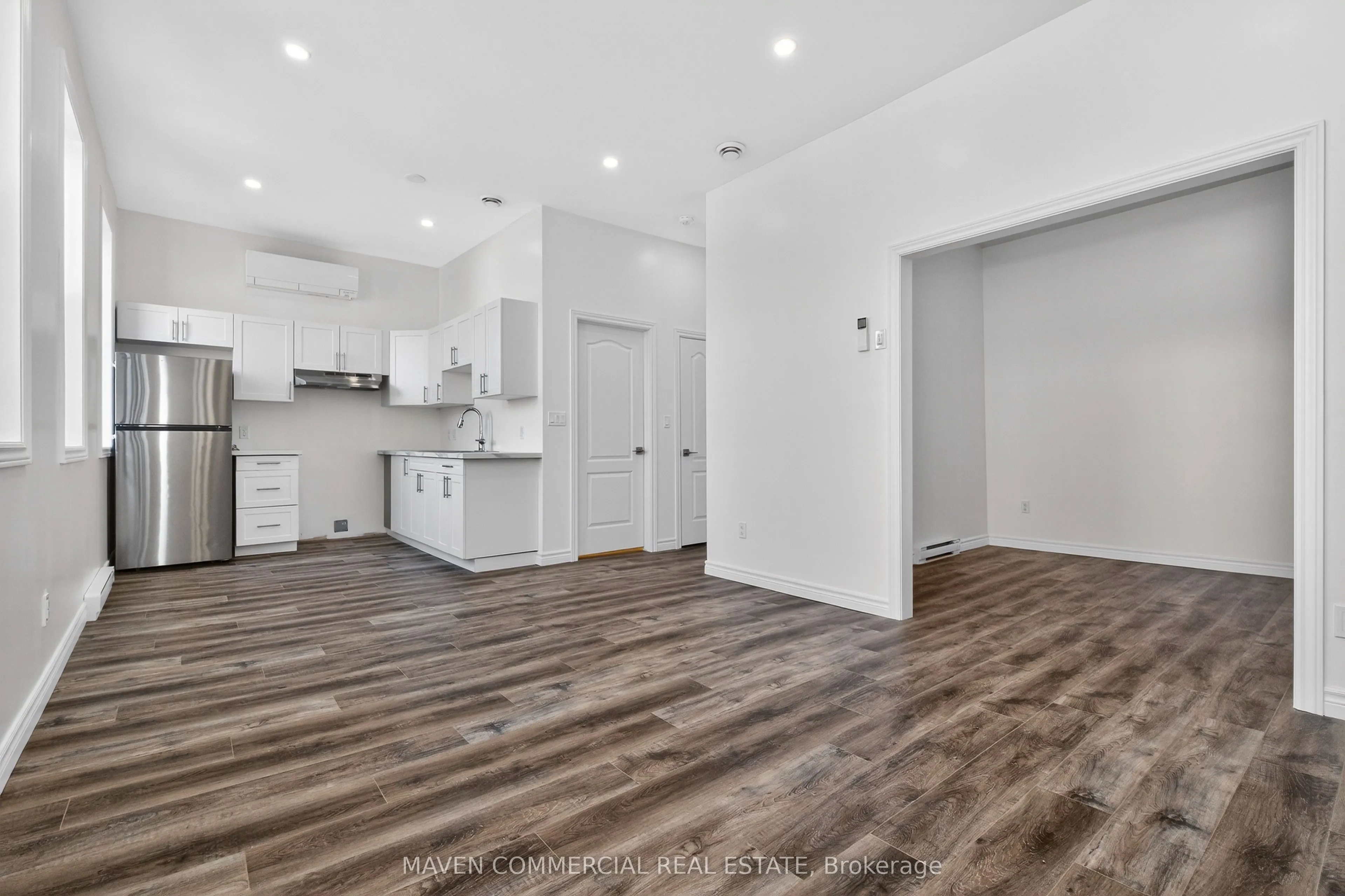 9 Queen Street W
