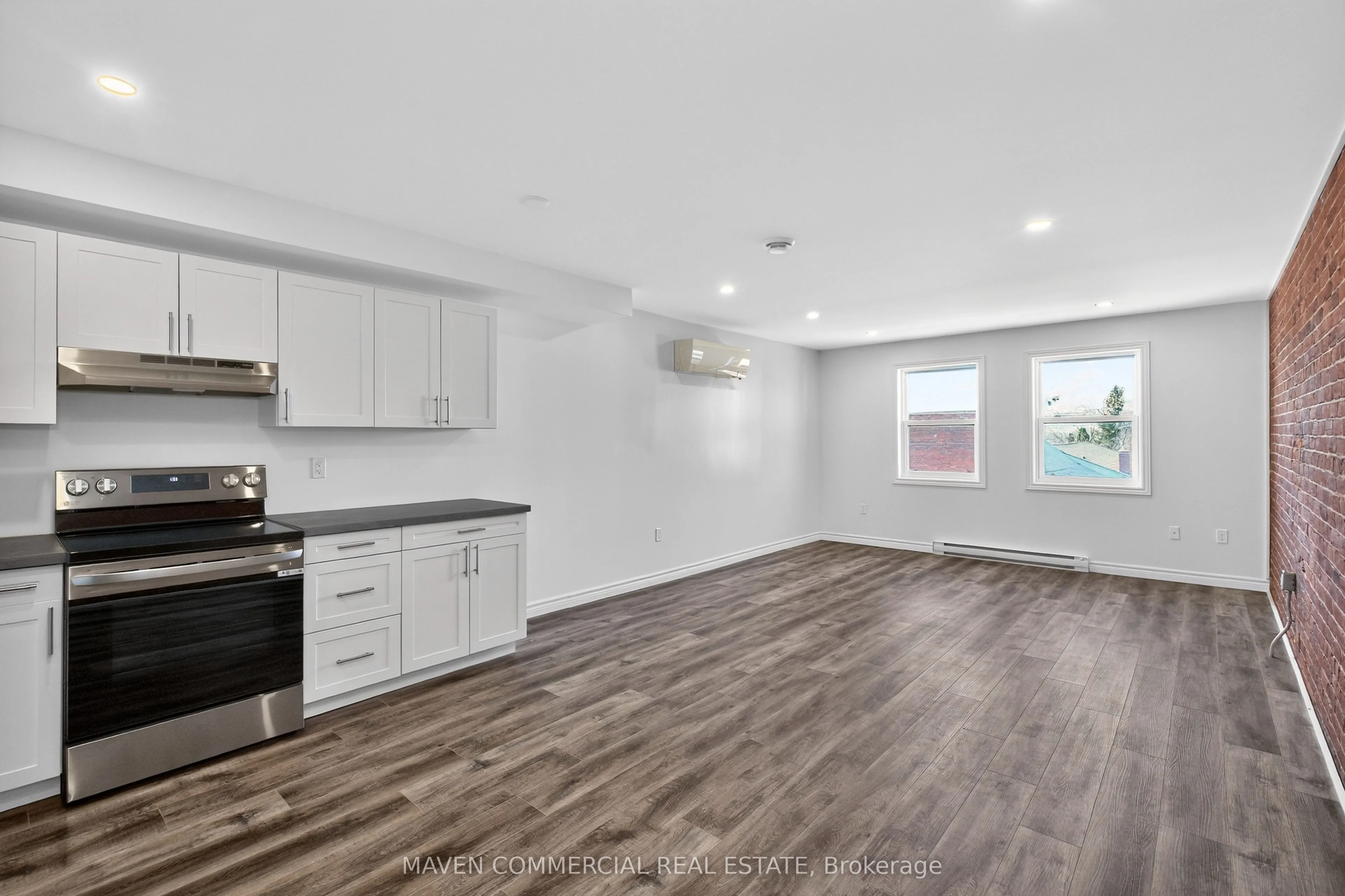 9 Queen Street W