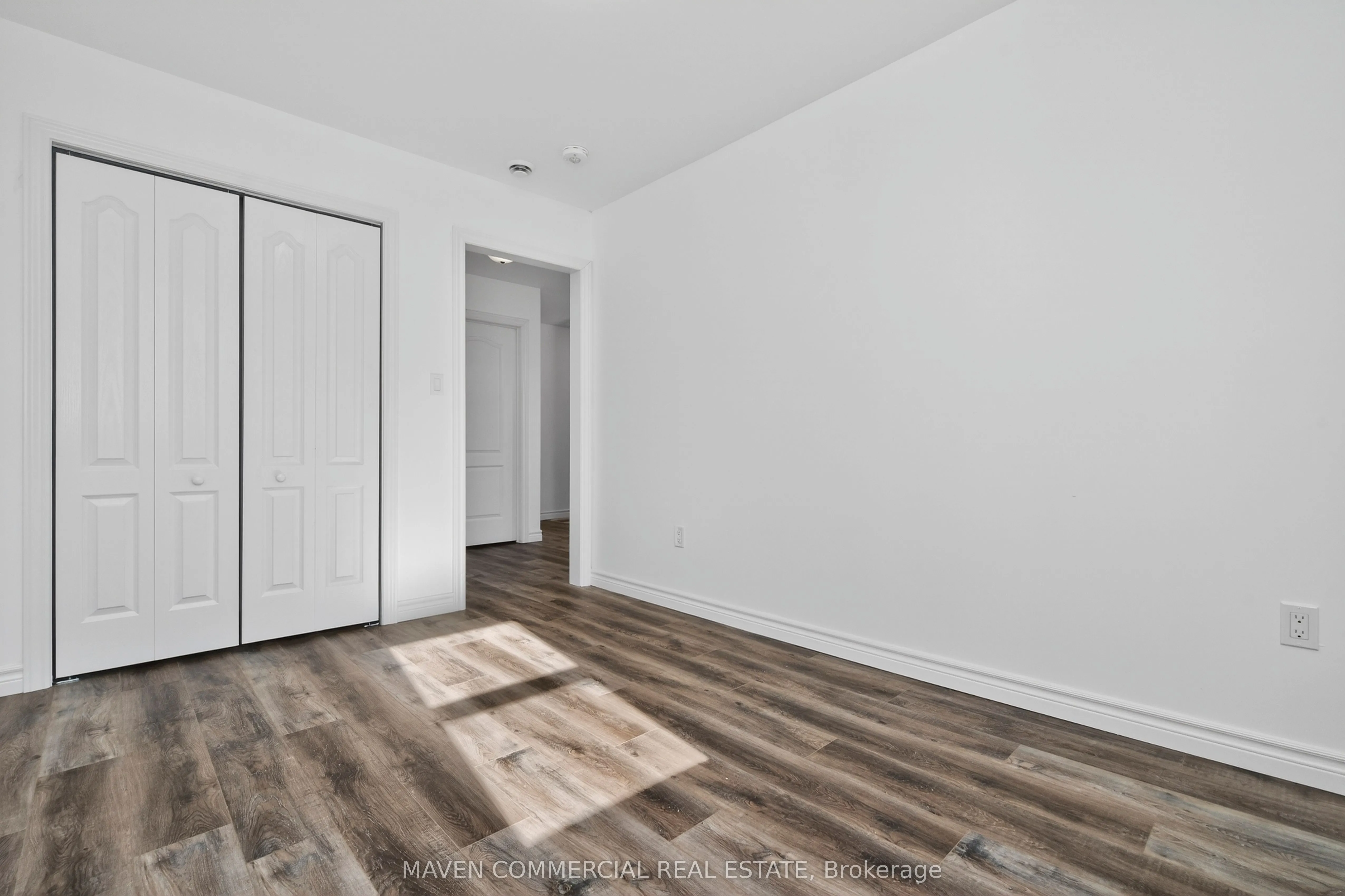 9 Queen Street W