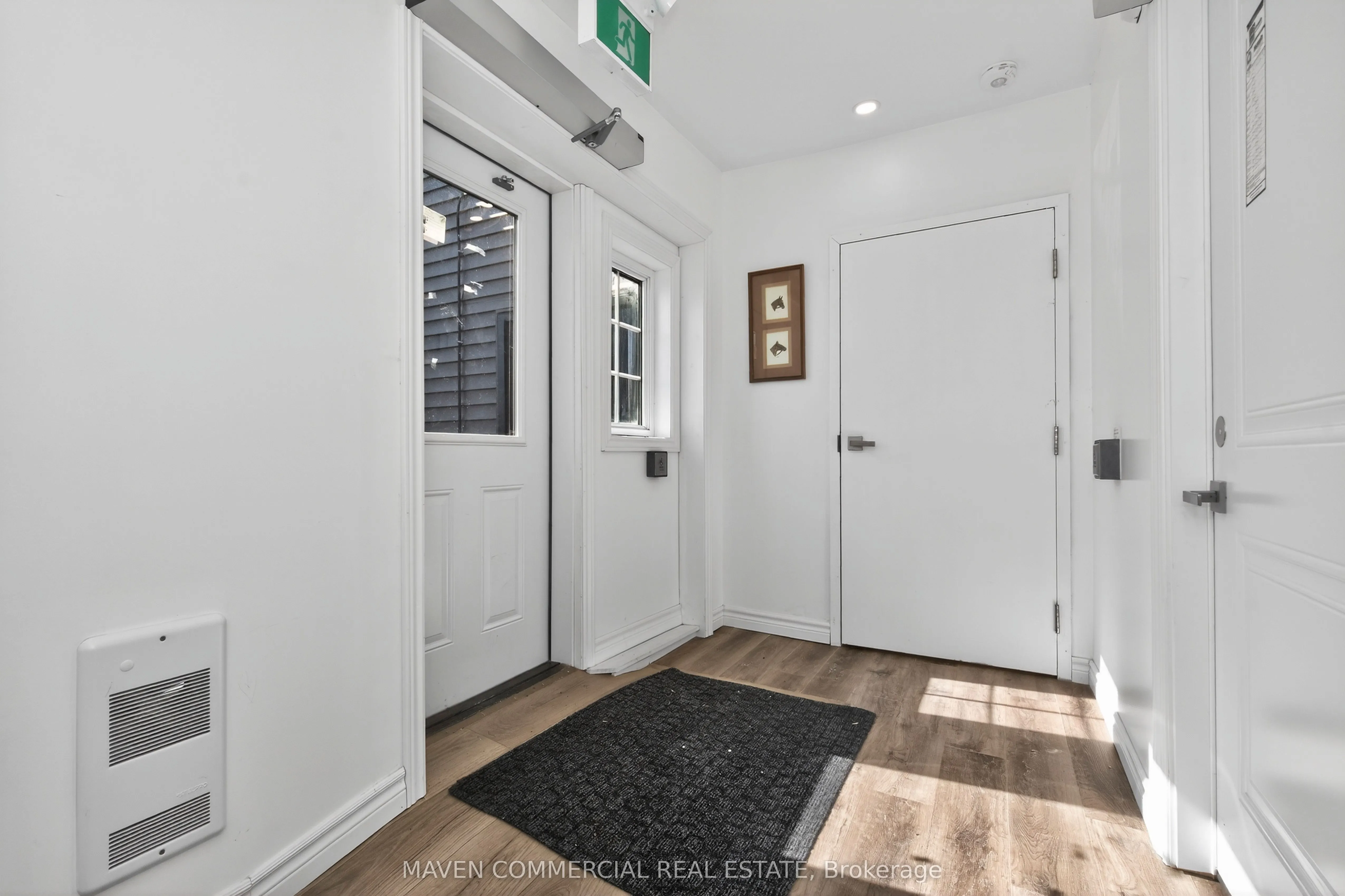 9 Queen Street W