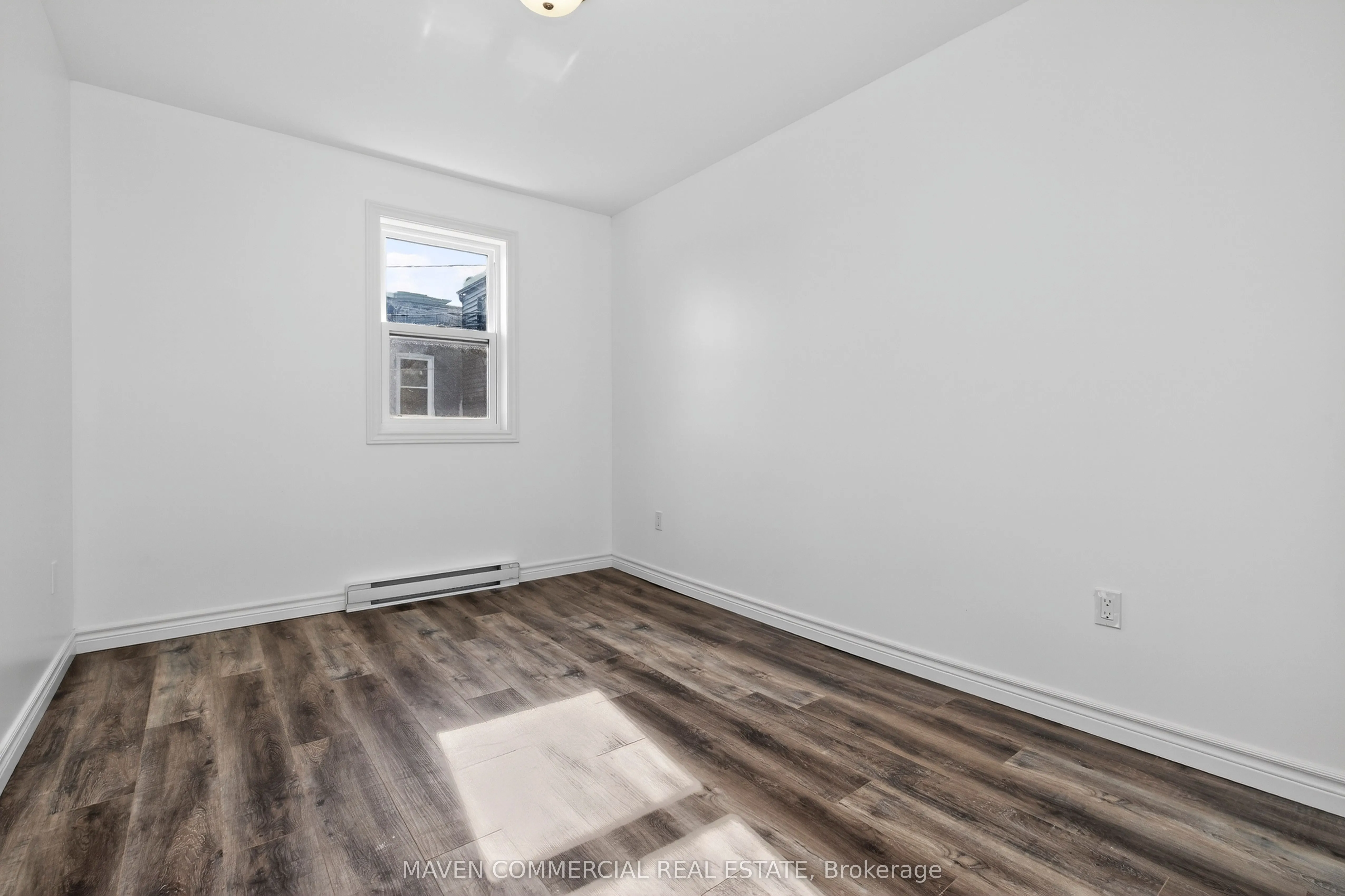 9 Queen Street W