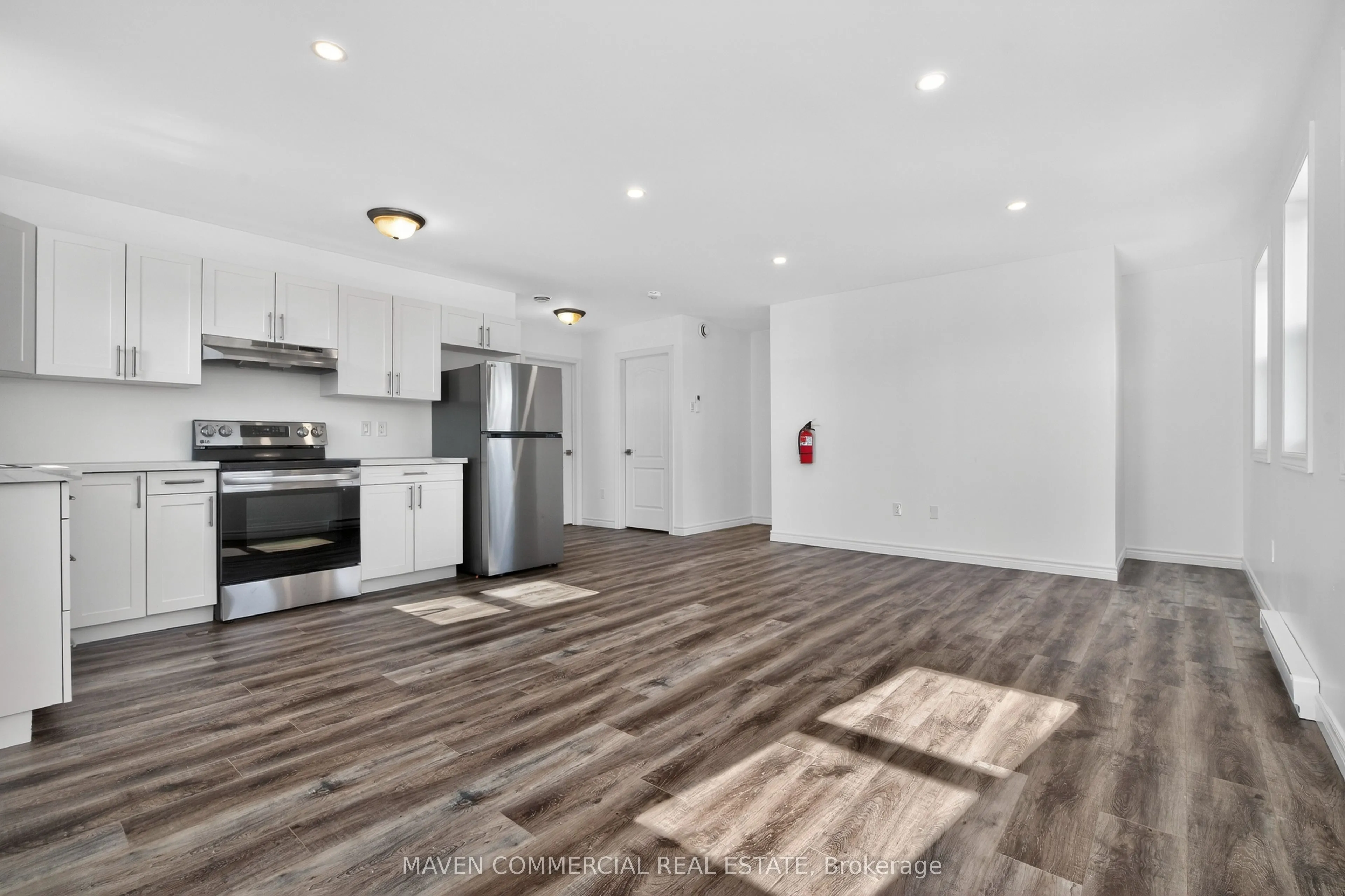 9 Queen Street W