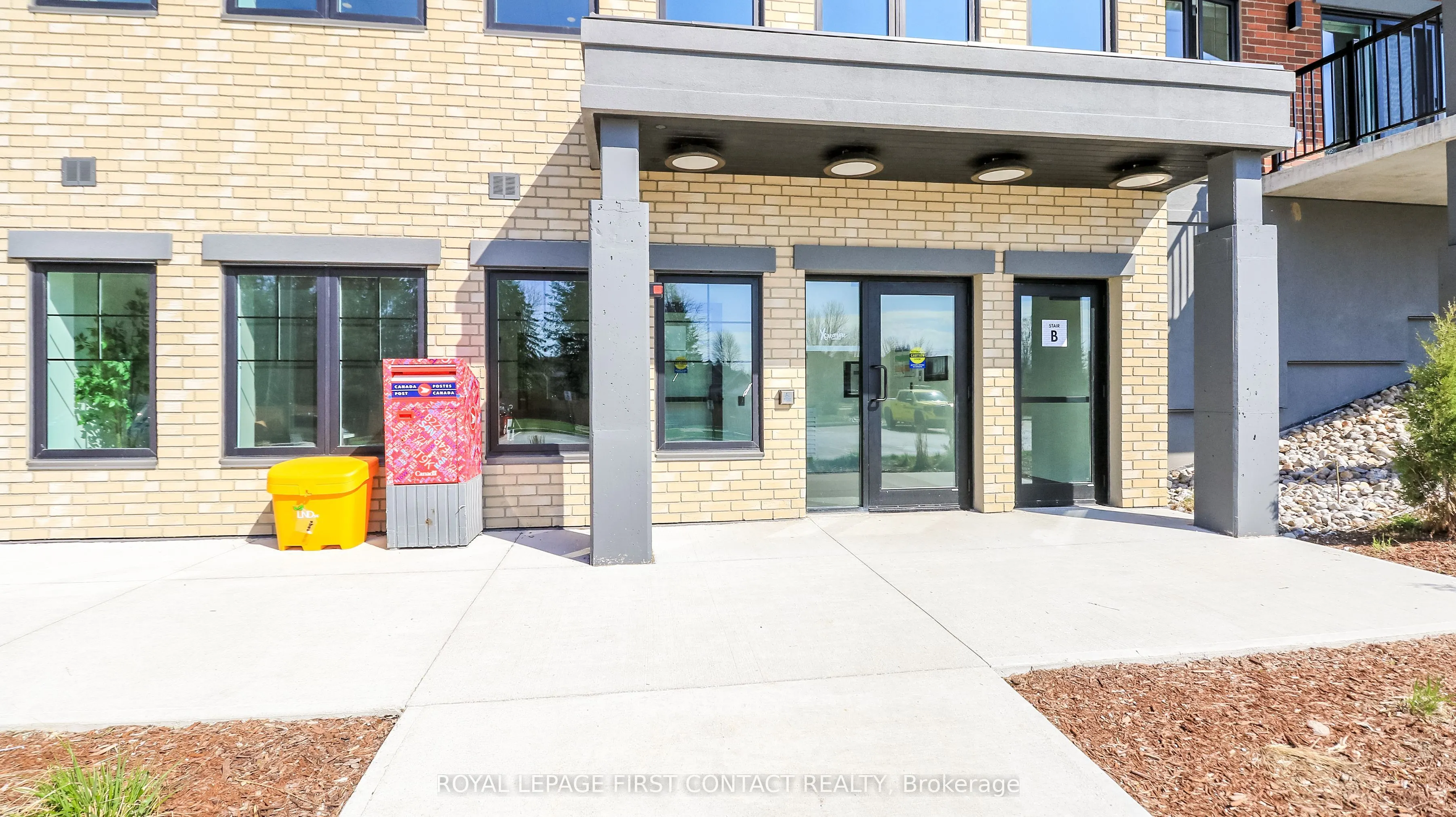 121 Mary Street #210