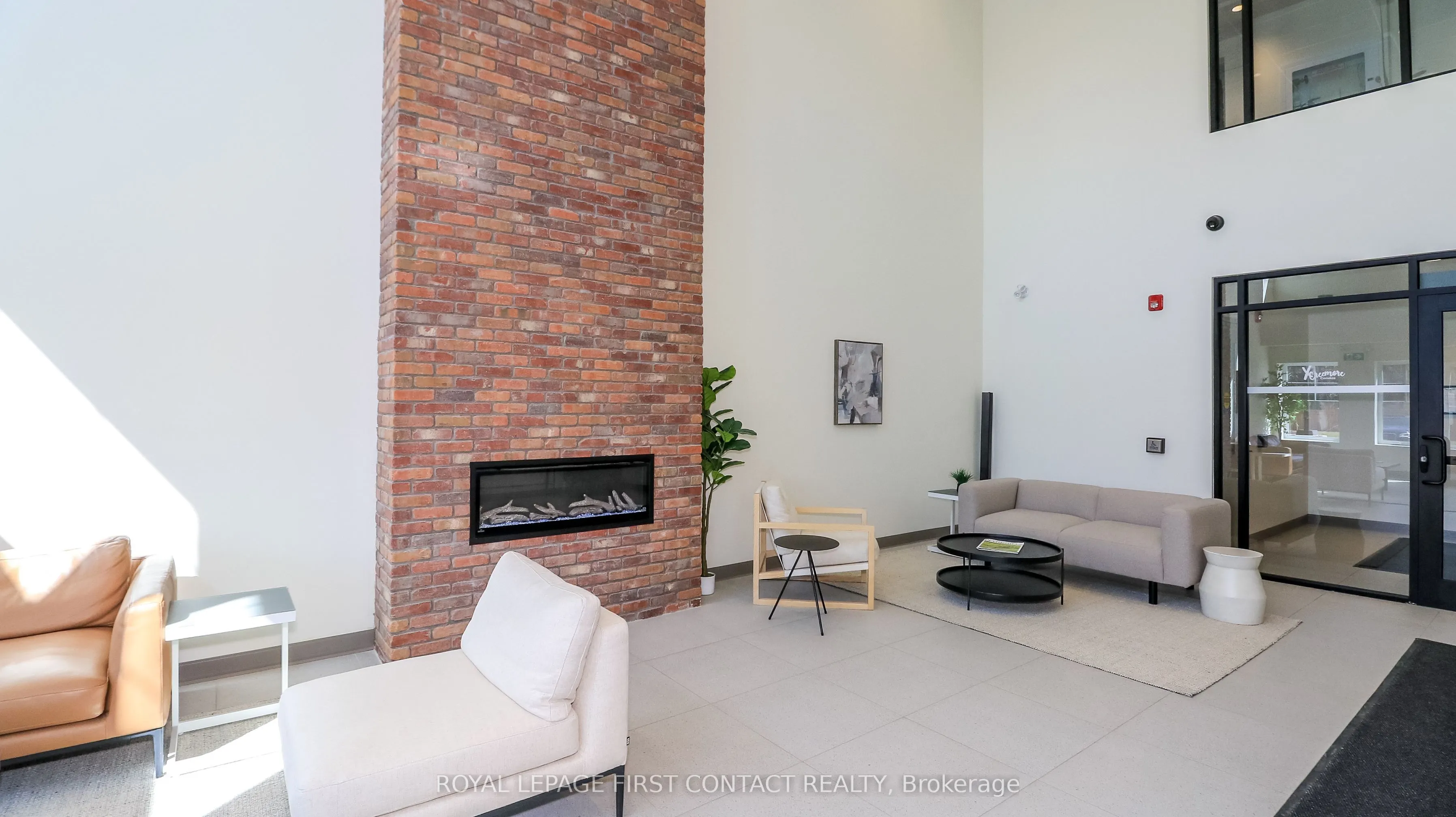 121 Mary Street #210