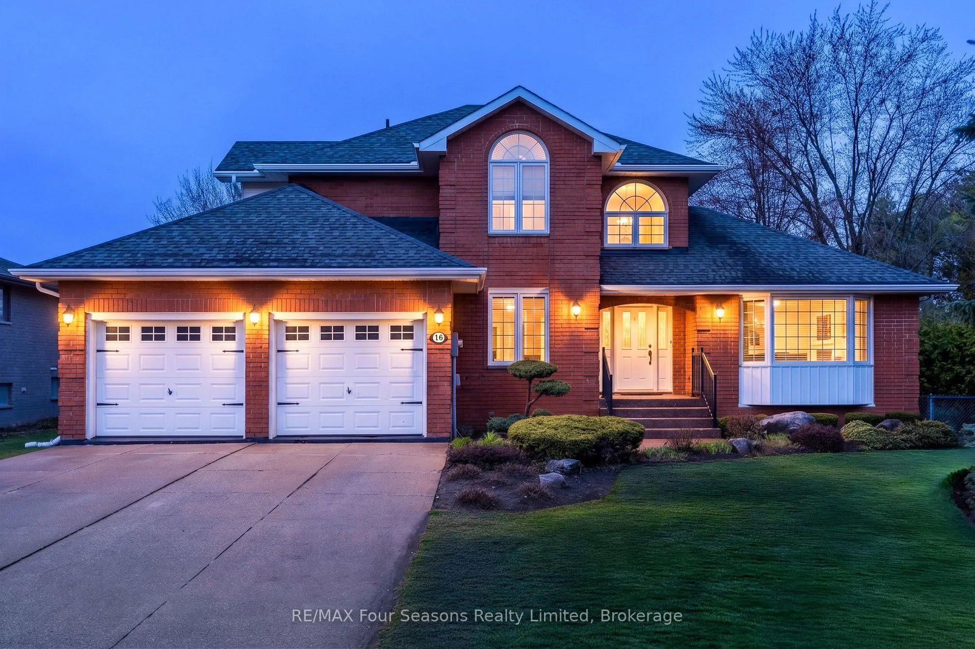 16 Carmichael Crescent