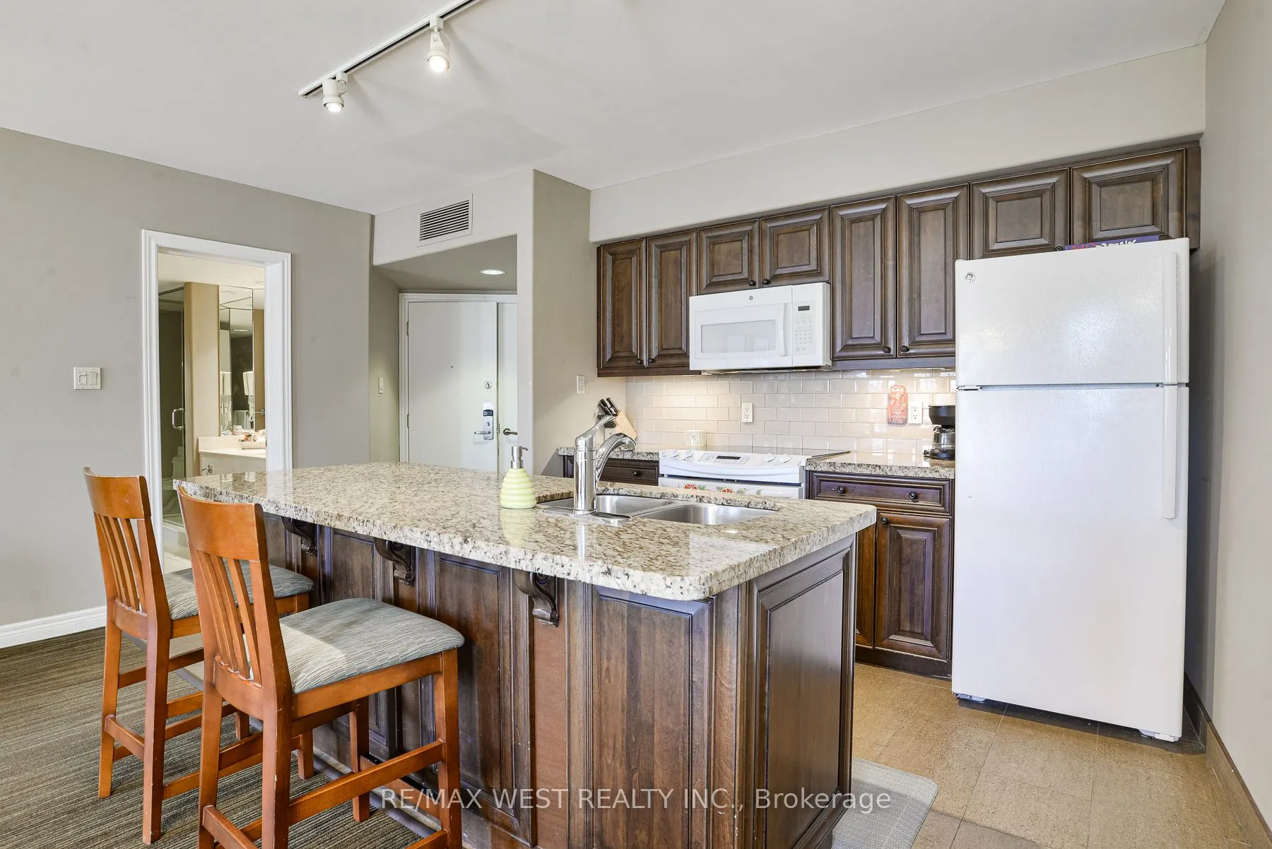 90 Highland Drive #2076-77