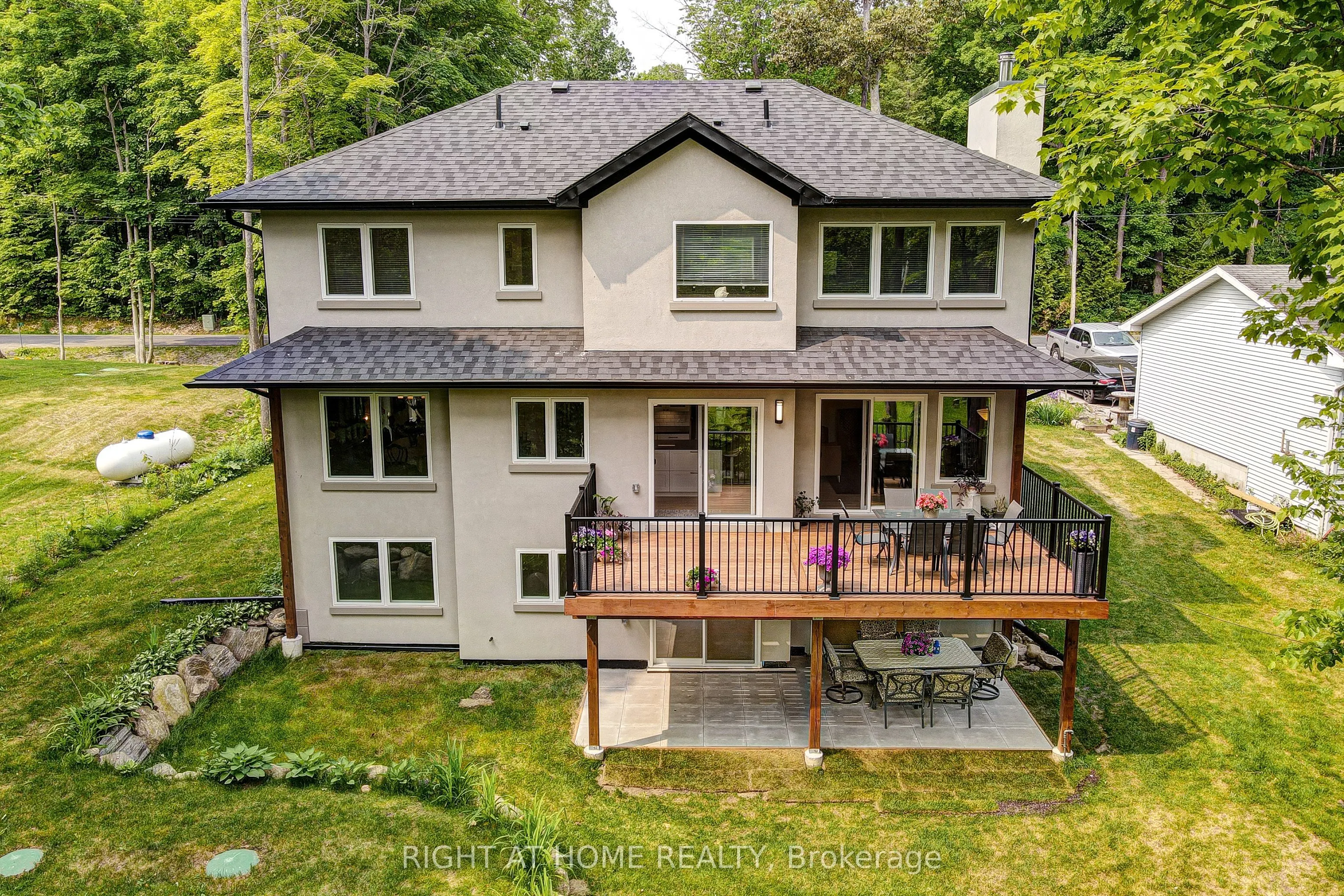 77 Polish Avenue