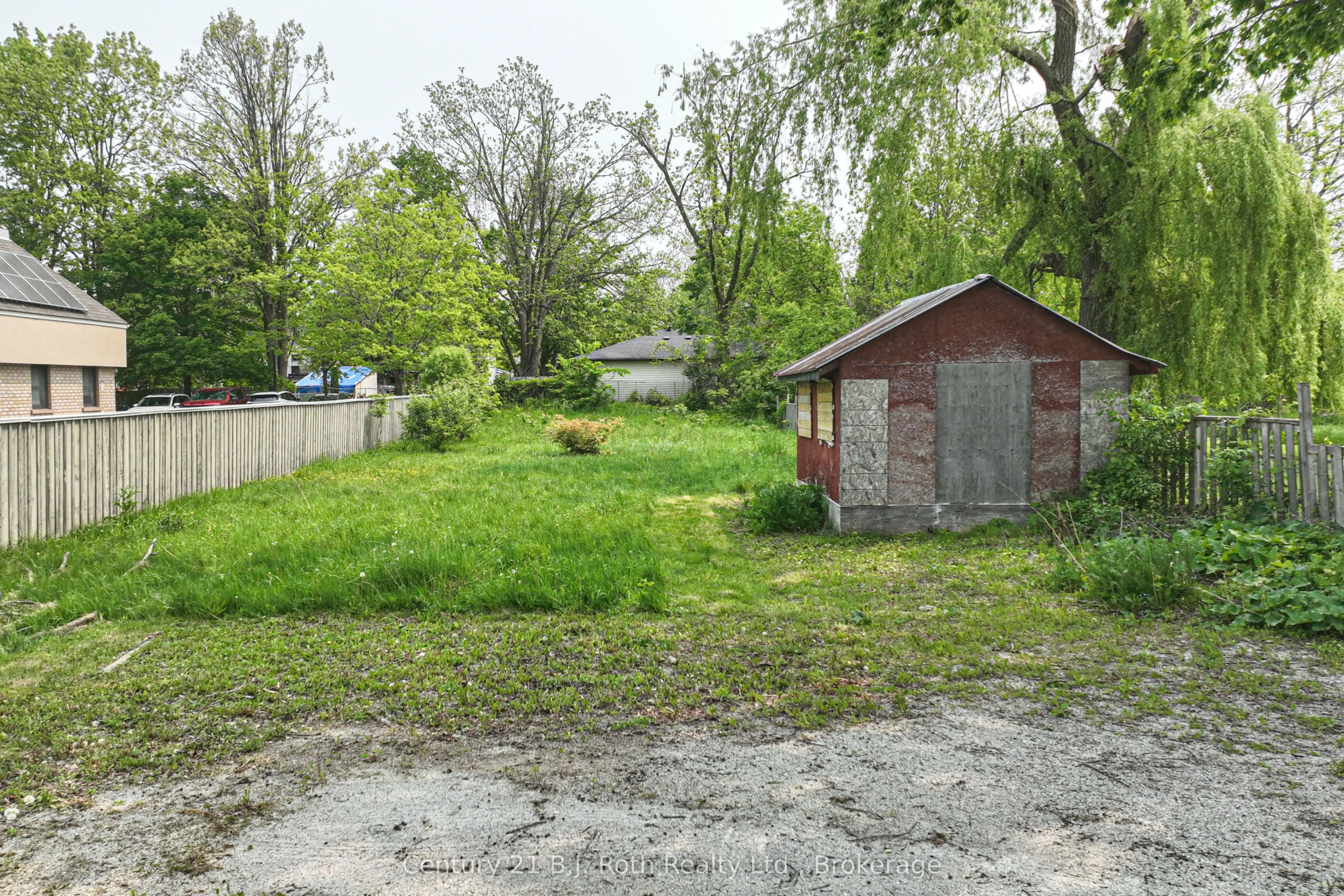 382 West Street N