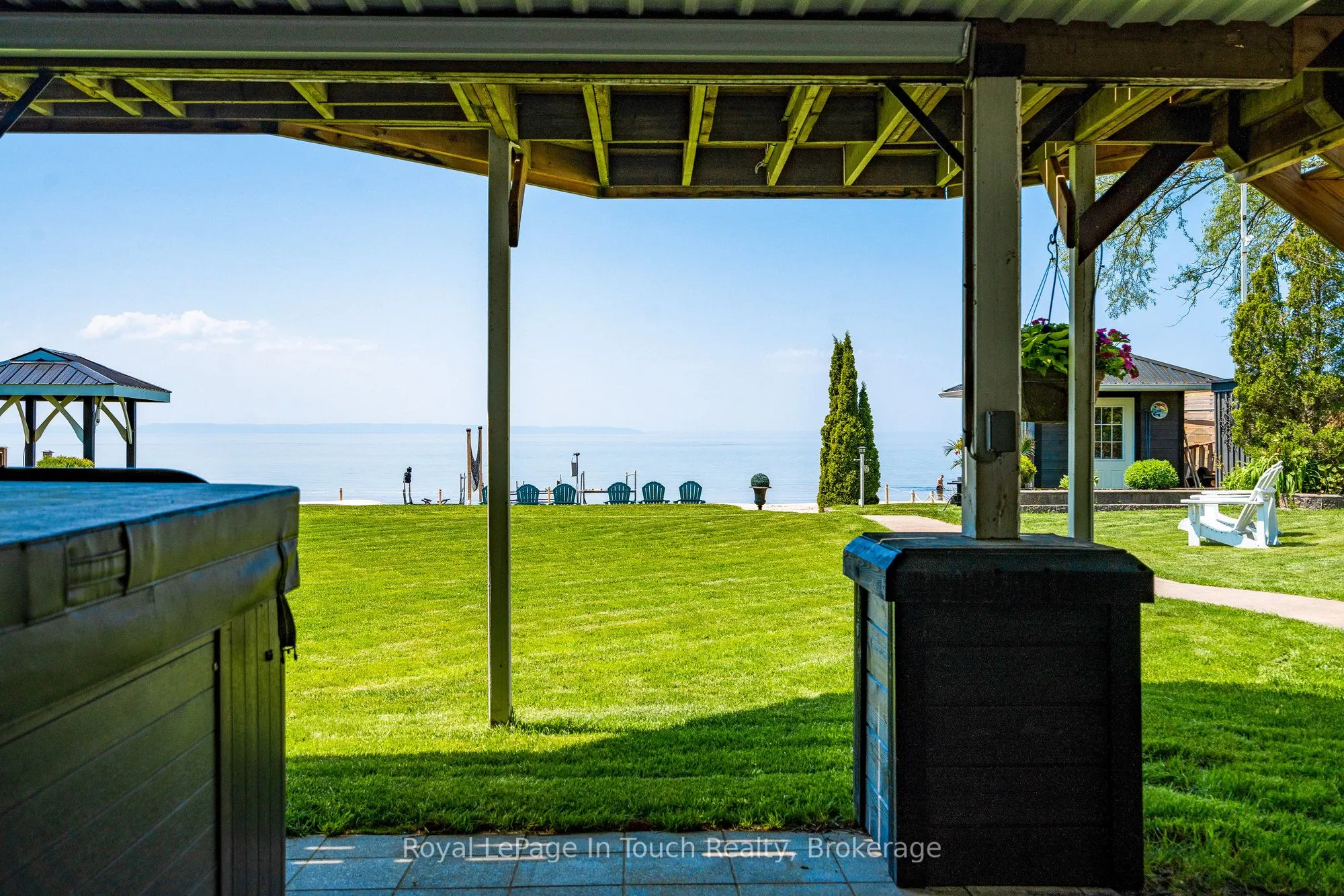 8 TINY BEACHES Road S