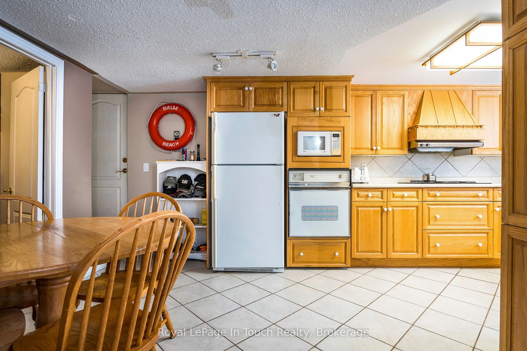 8 TINY BEACHES Road S
