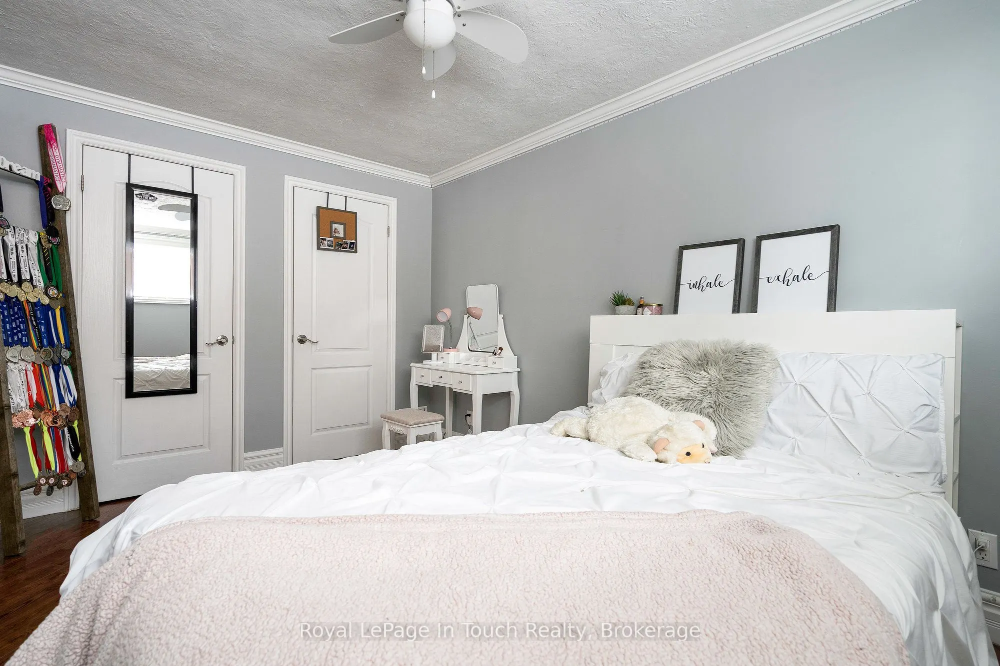 8 TINY BEACHES Road S