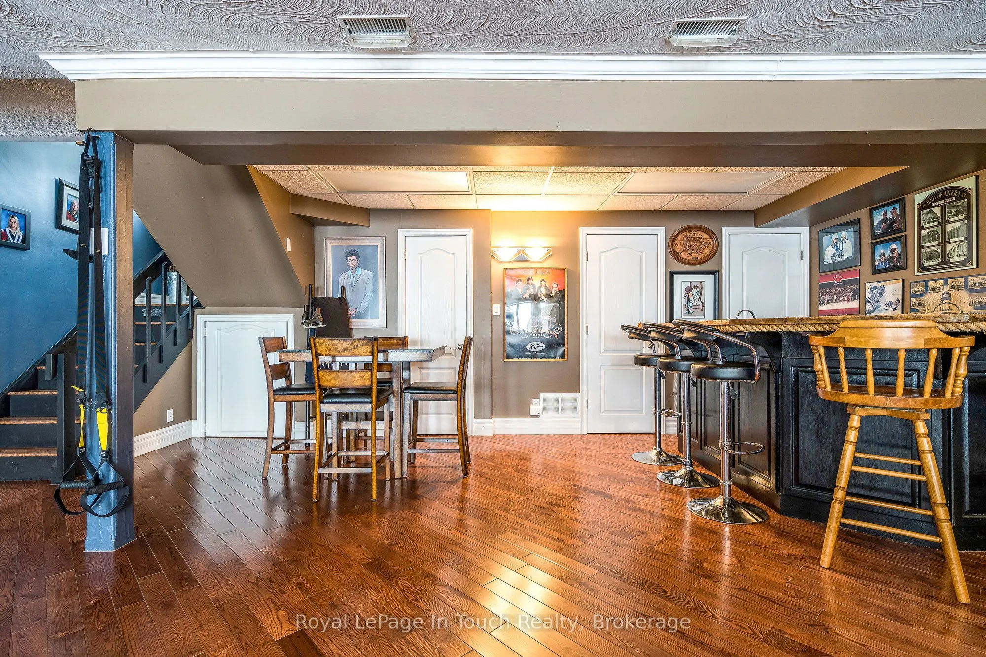 8 TINY BEACHES Road S