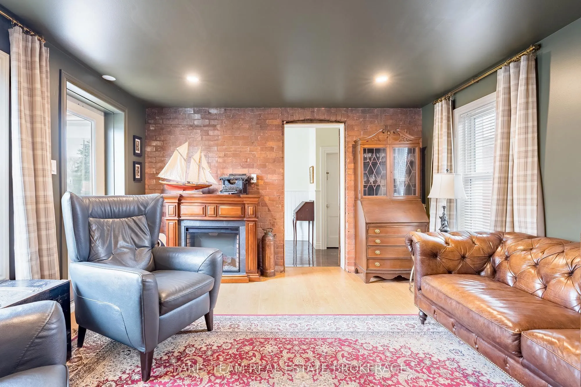 23 Yonge Street S