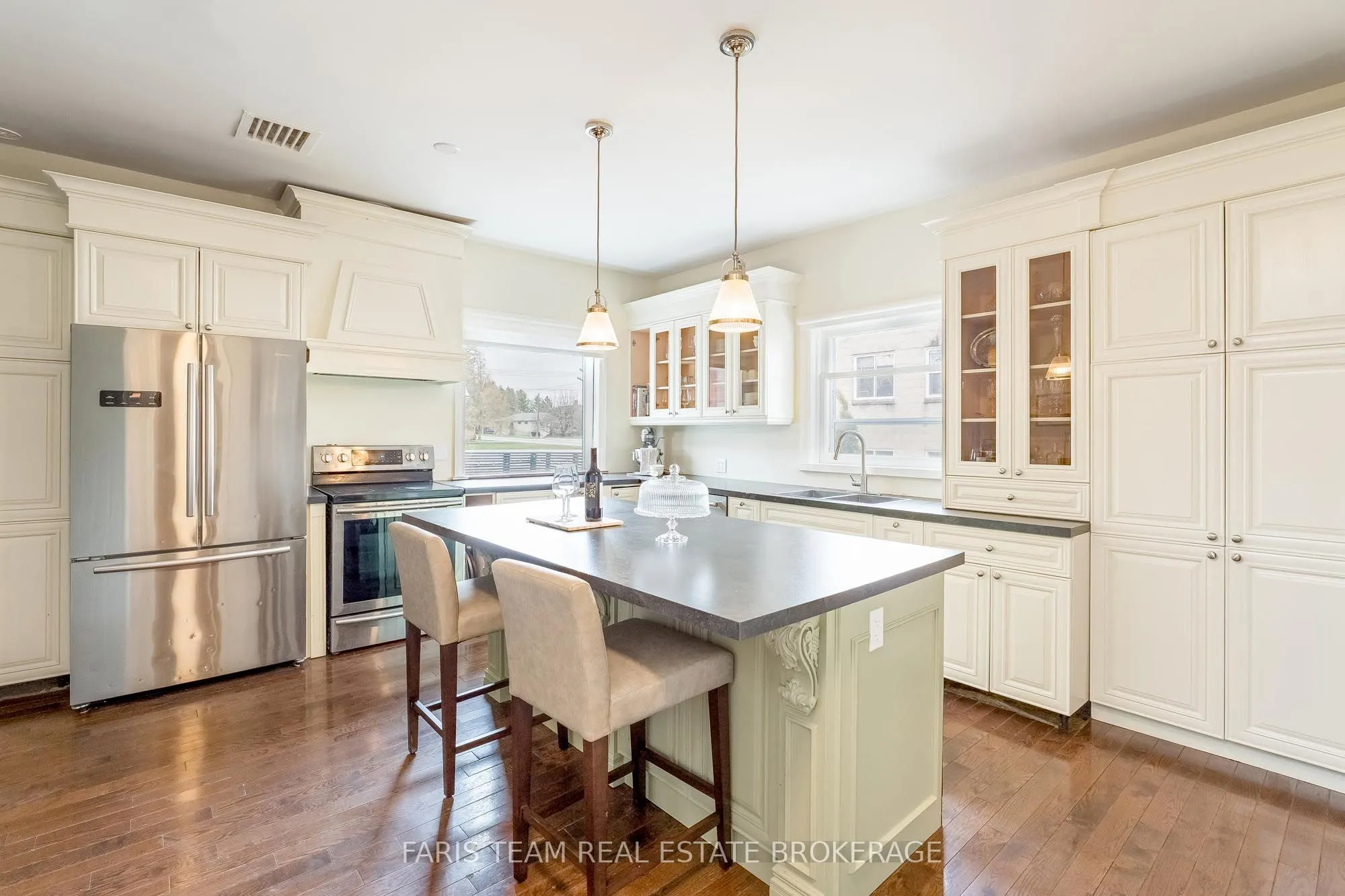 23 Yonge Street S