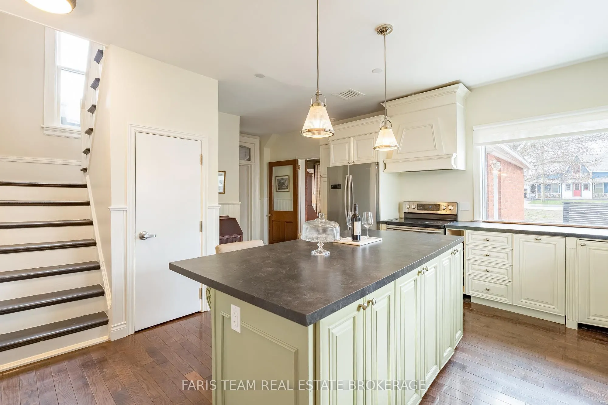 23 Yonge Street S