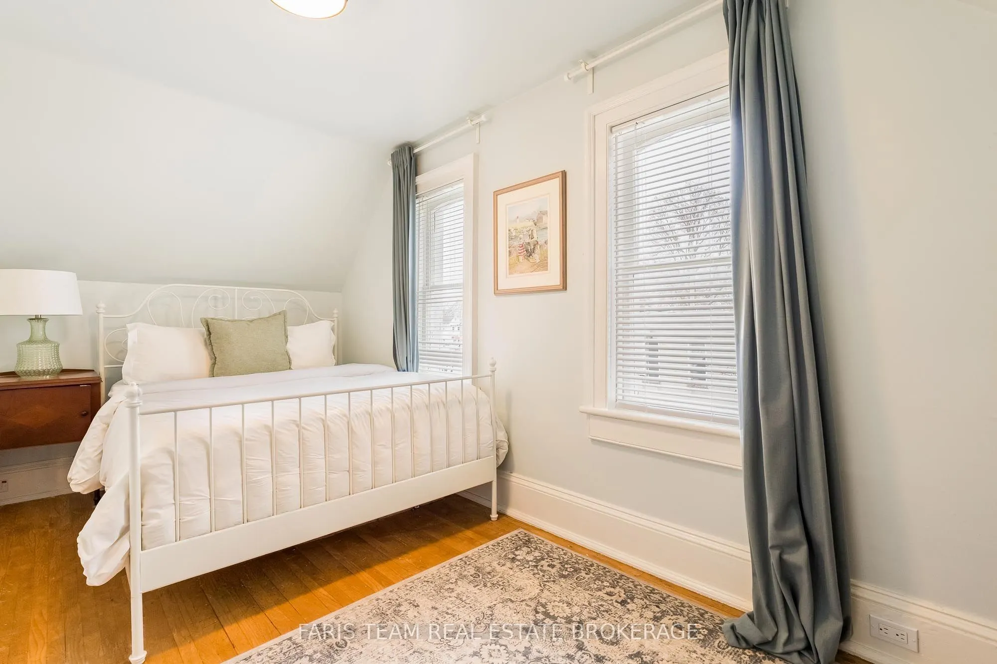23 Yonge Street S