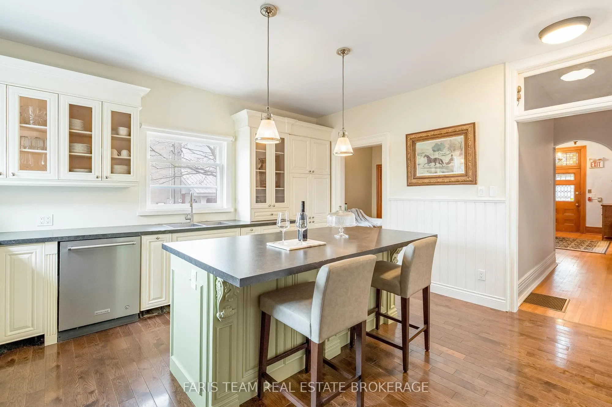 23 Yonge Street S